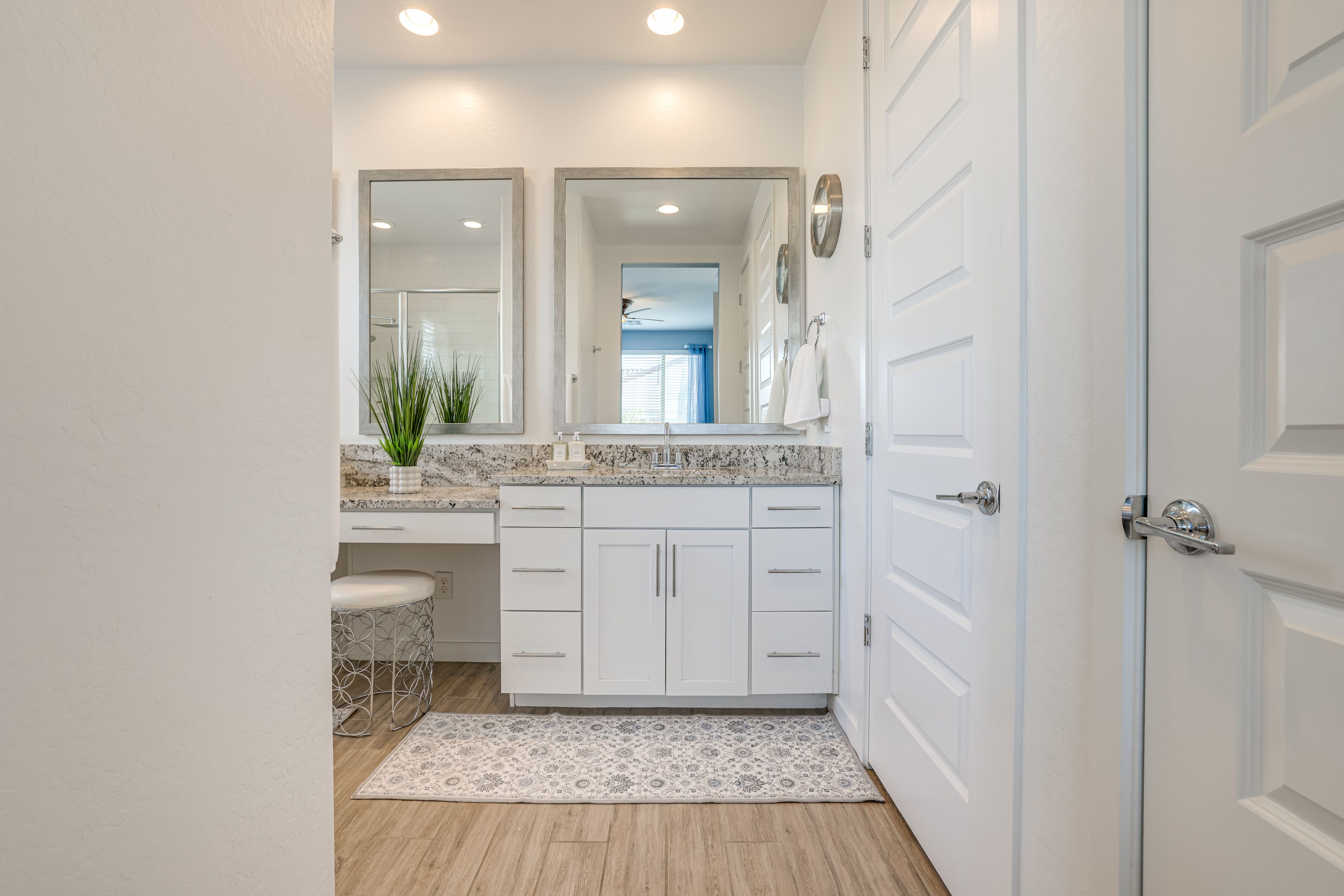Full Bathroom | Towels Provided | Hair Dryer
