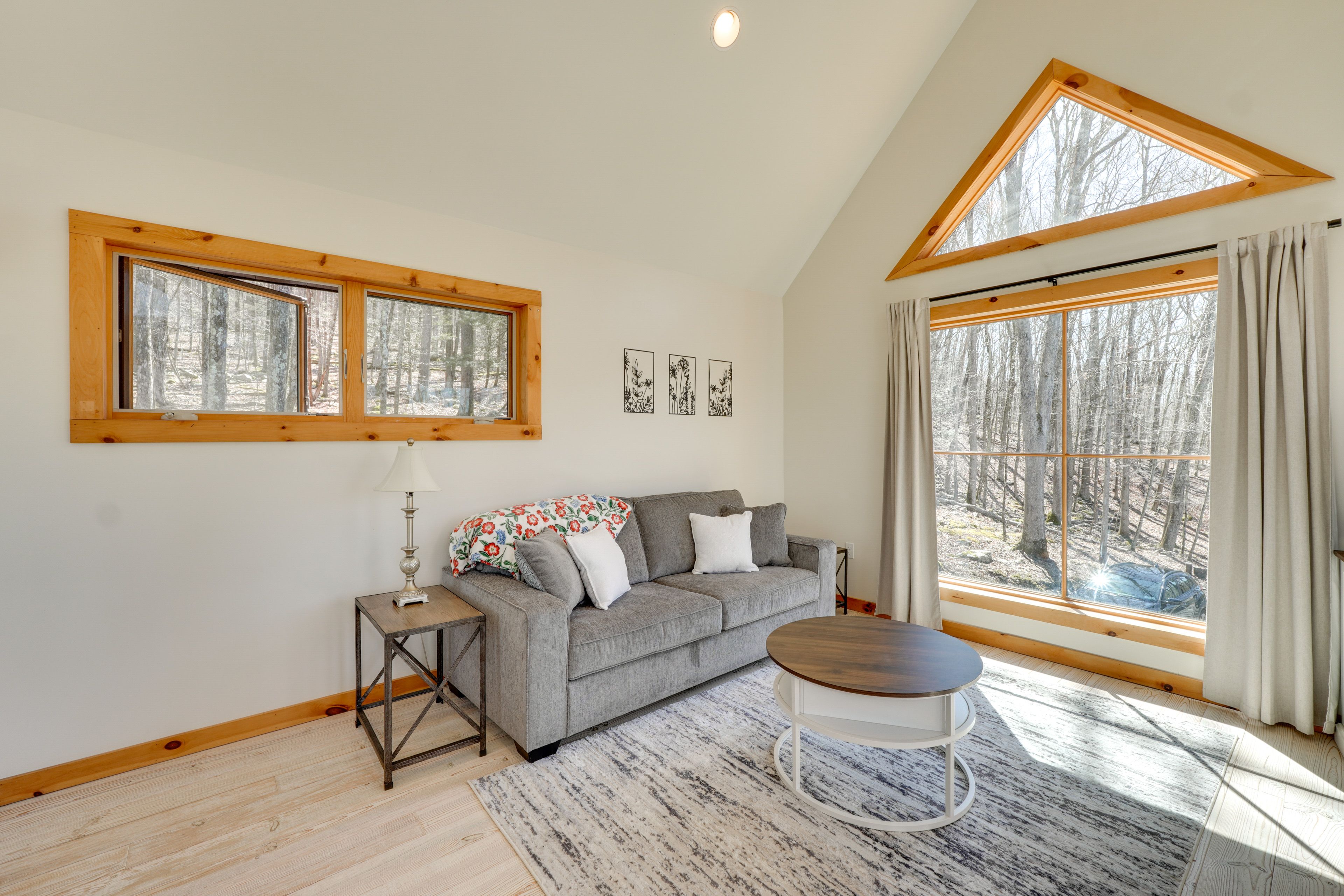 Living Room | Free WiFi | Queen Sleeper Sofa | Mini-Split A/C & Heat | Smart TV