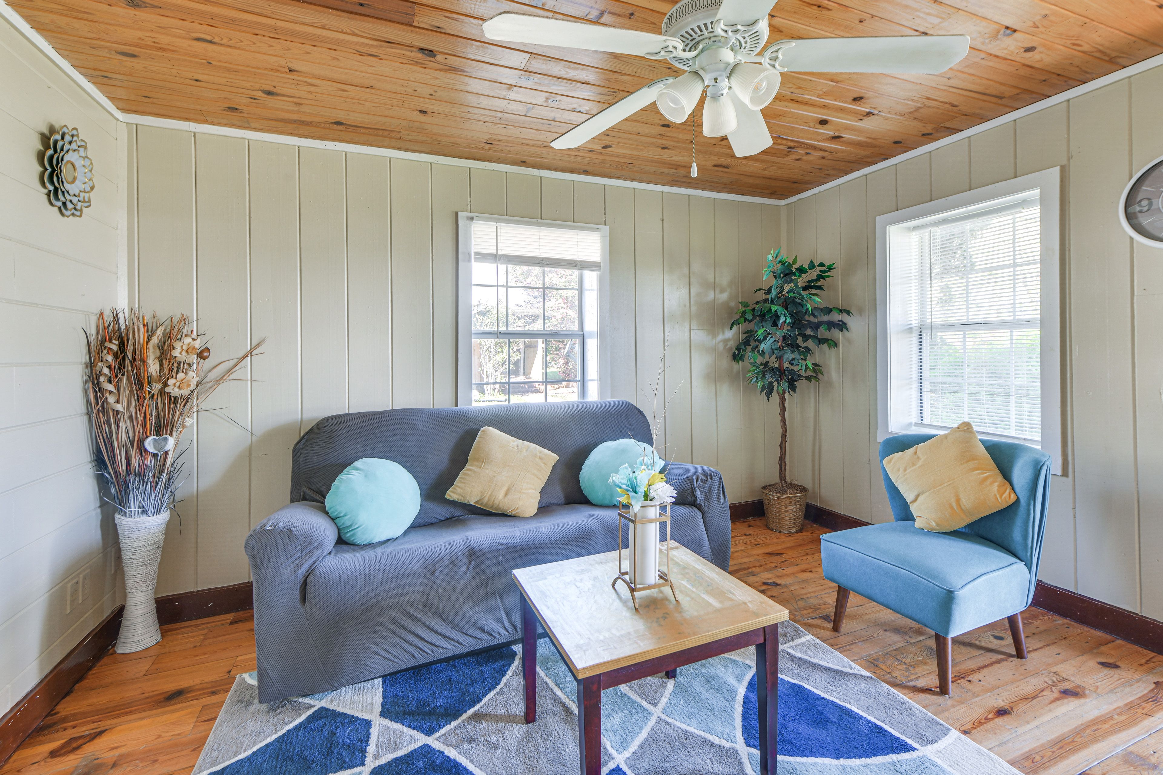 Sylvester Vacation Rental | 2BR | 1.5BA | 1,143 Sq Ft | Stairs Required