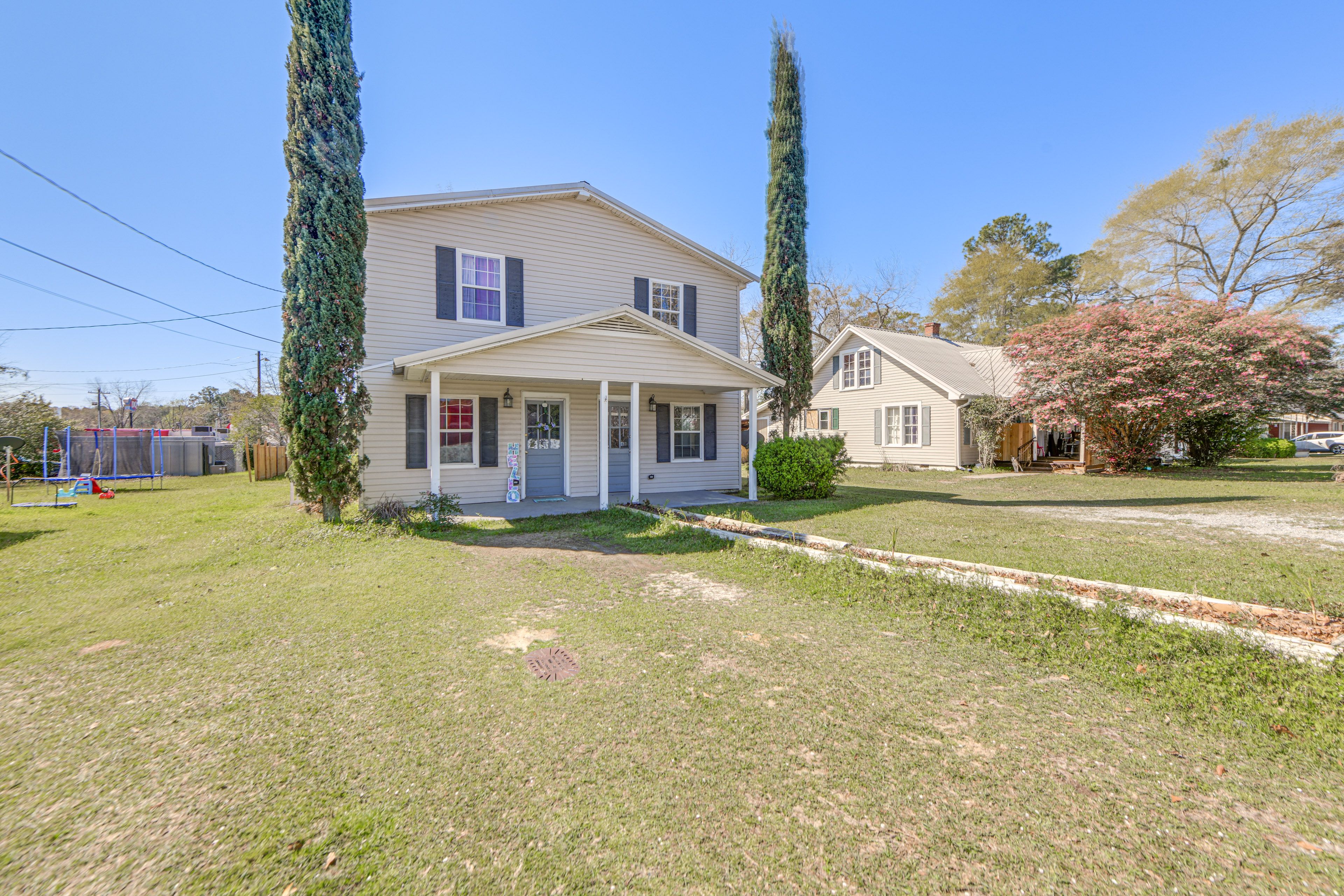 Duplex Exterior | Parking | Driveway (2 Vehicles)