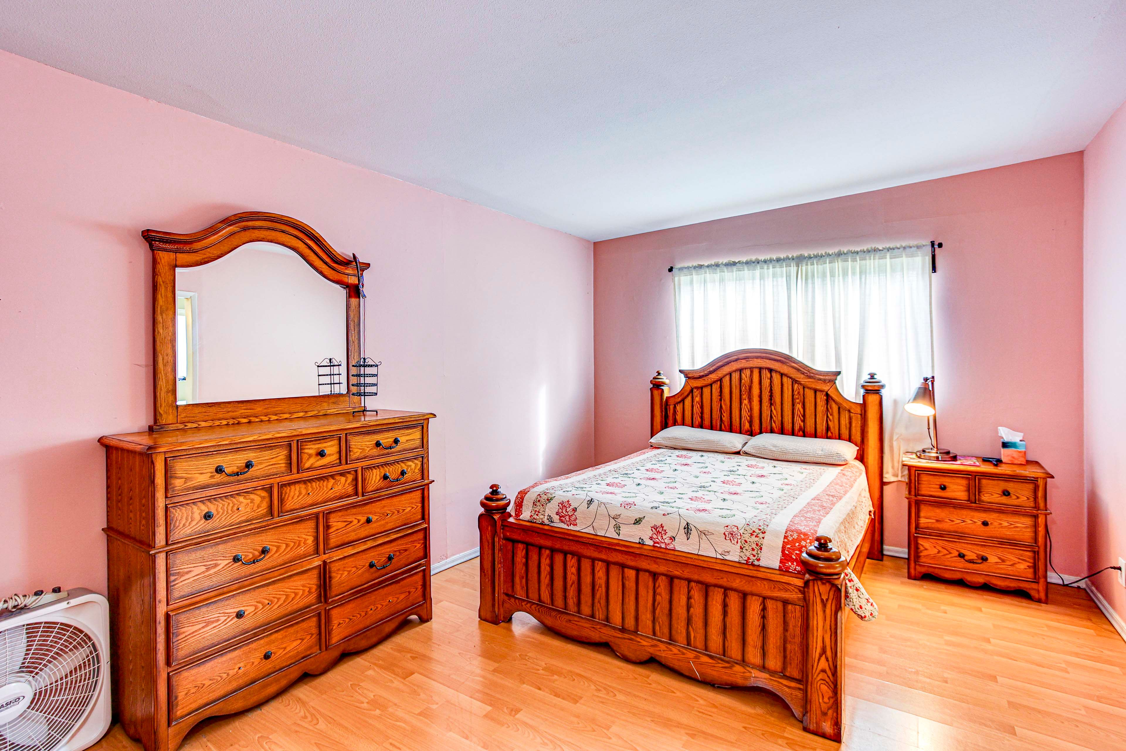 Bedroom 1 | Queen Bed