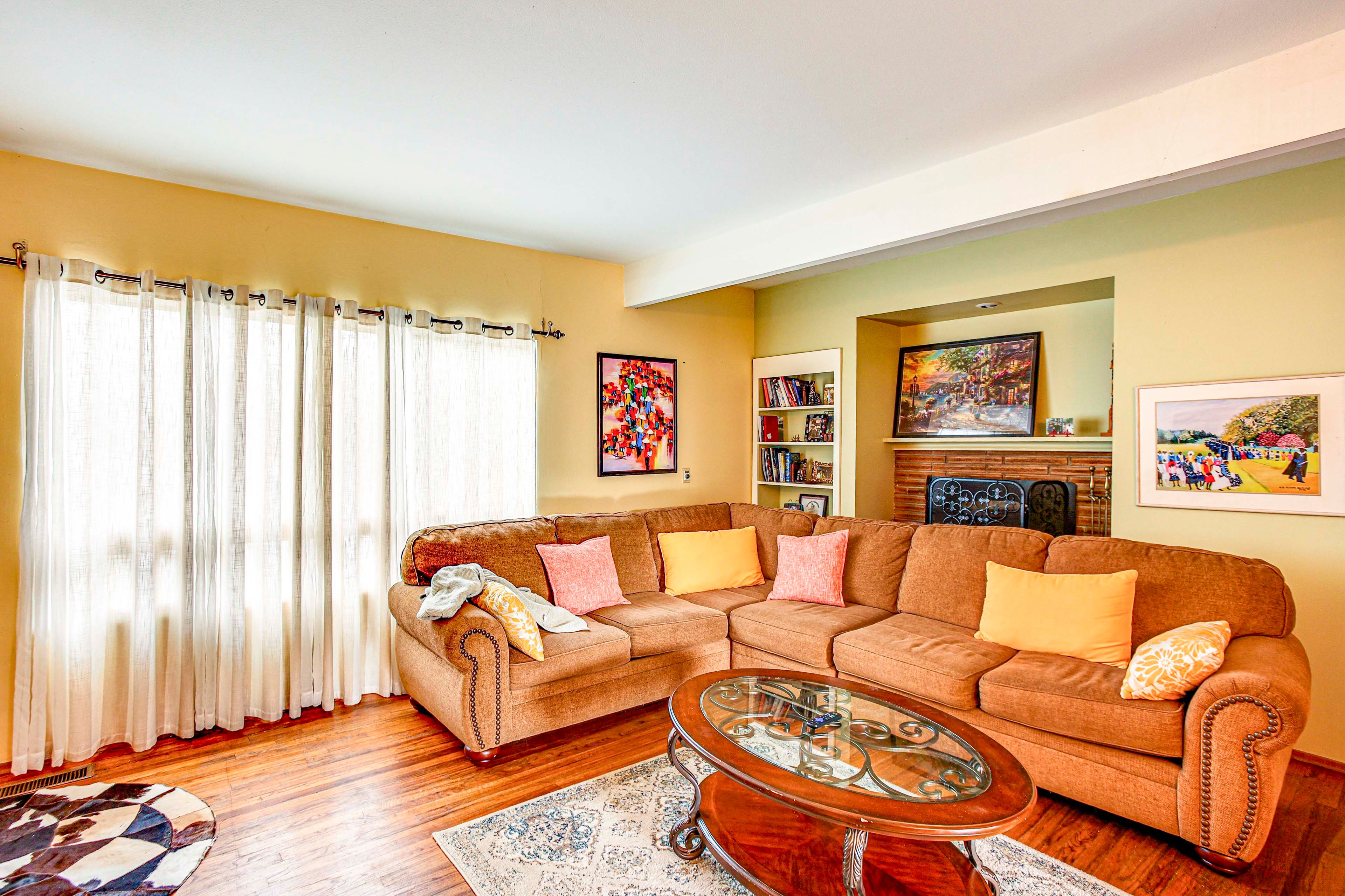 SeaTac Vacation Rental | 3BR | 2.5BA | 1,490 Sq Ft | 2 Steps to Enter