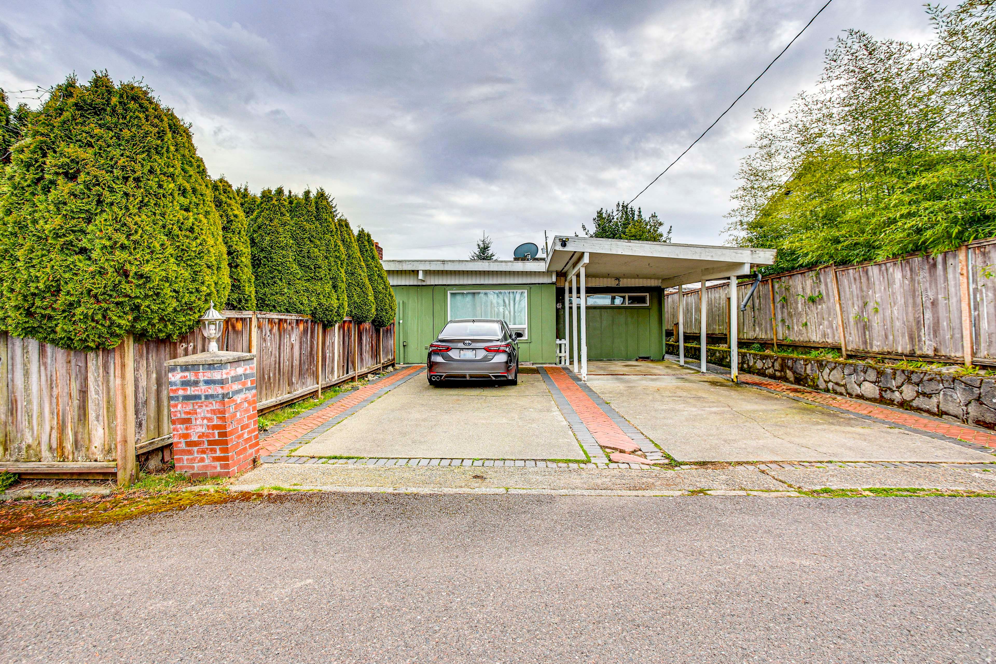 Parking | Driveway (3 Vehicles) | Free Street Parking