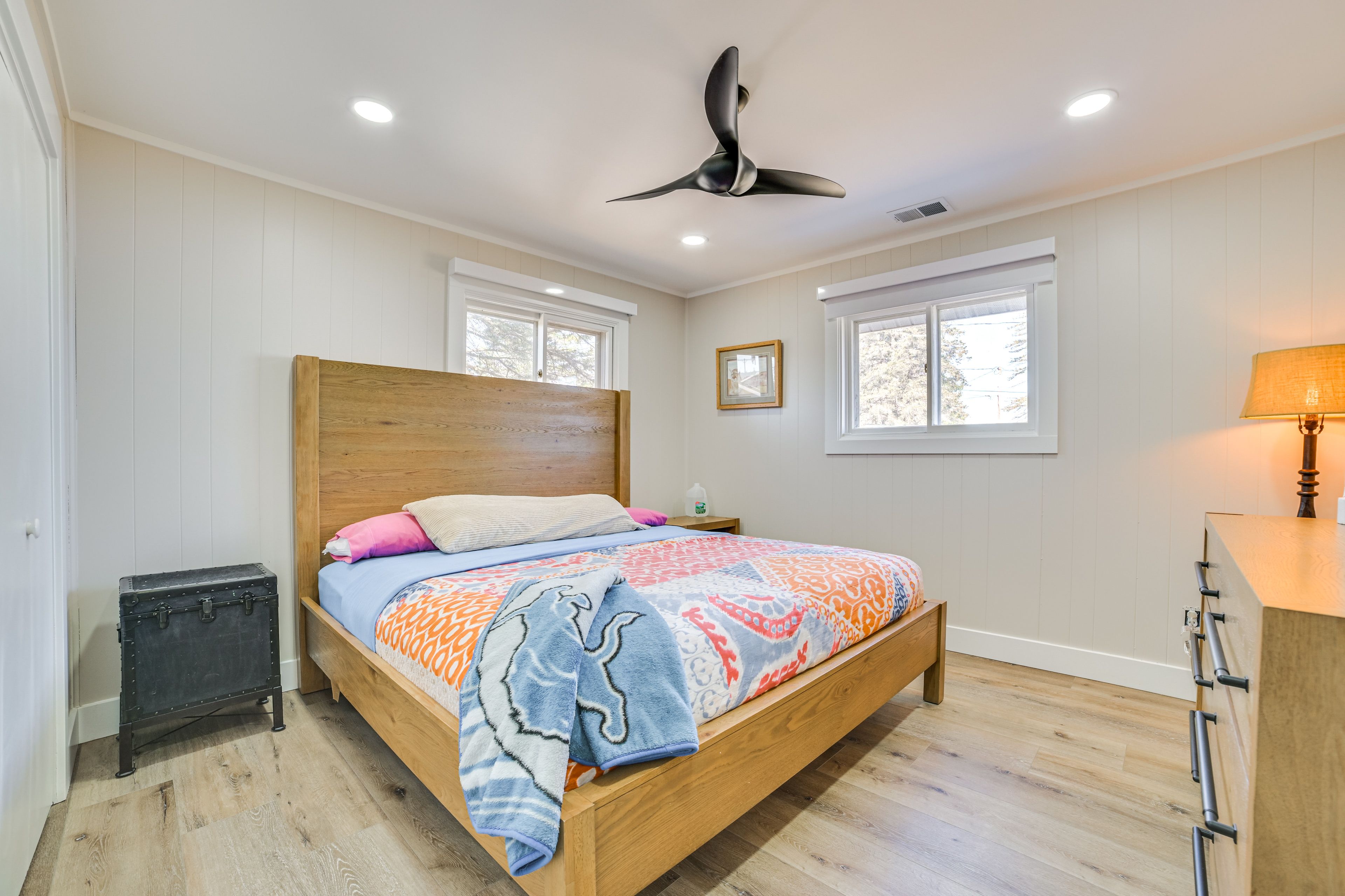 Bedroom 1 | King Bed | Smart TV | 1st Floor