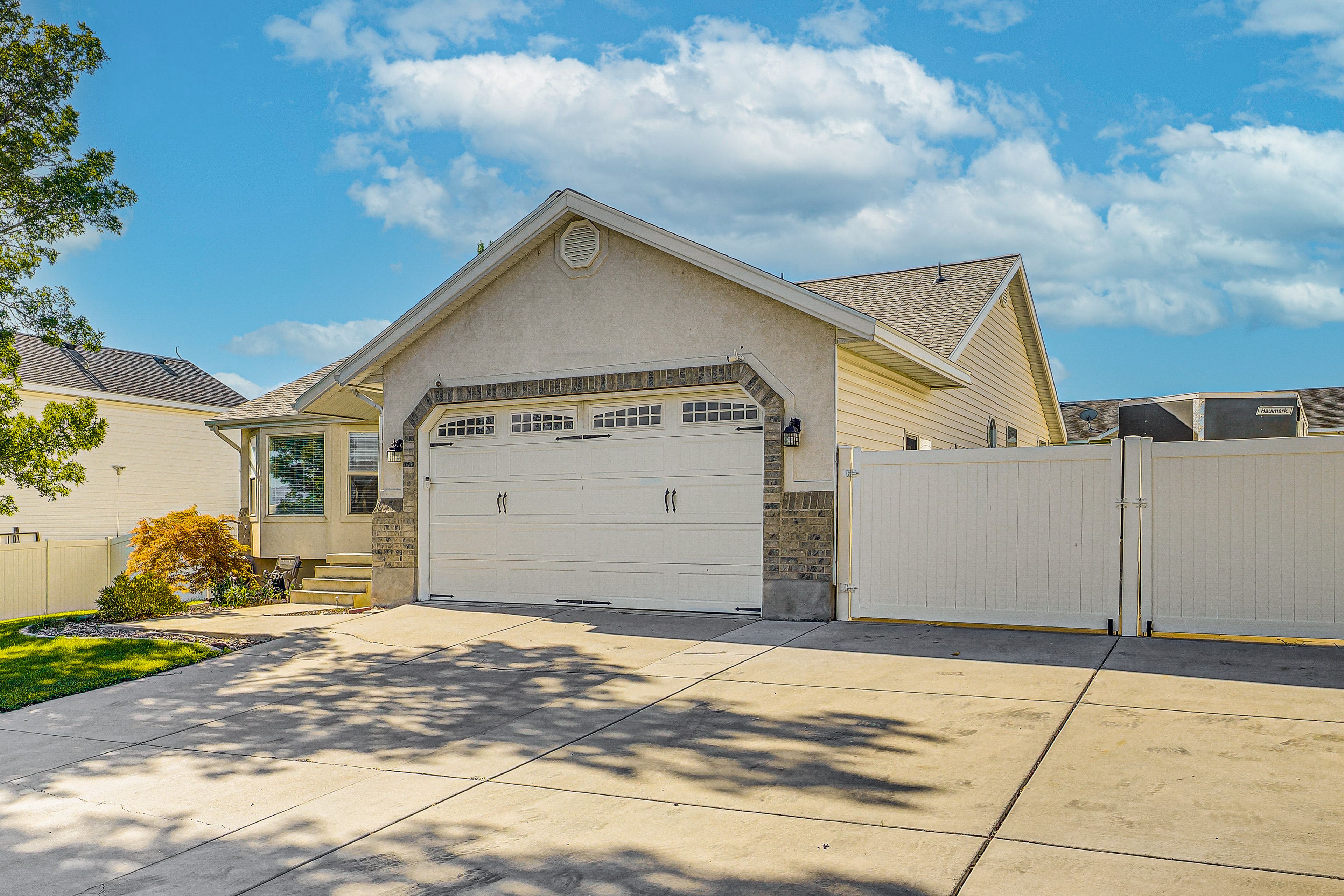 Parking | Driveway (4 Vehicles)