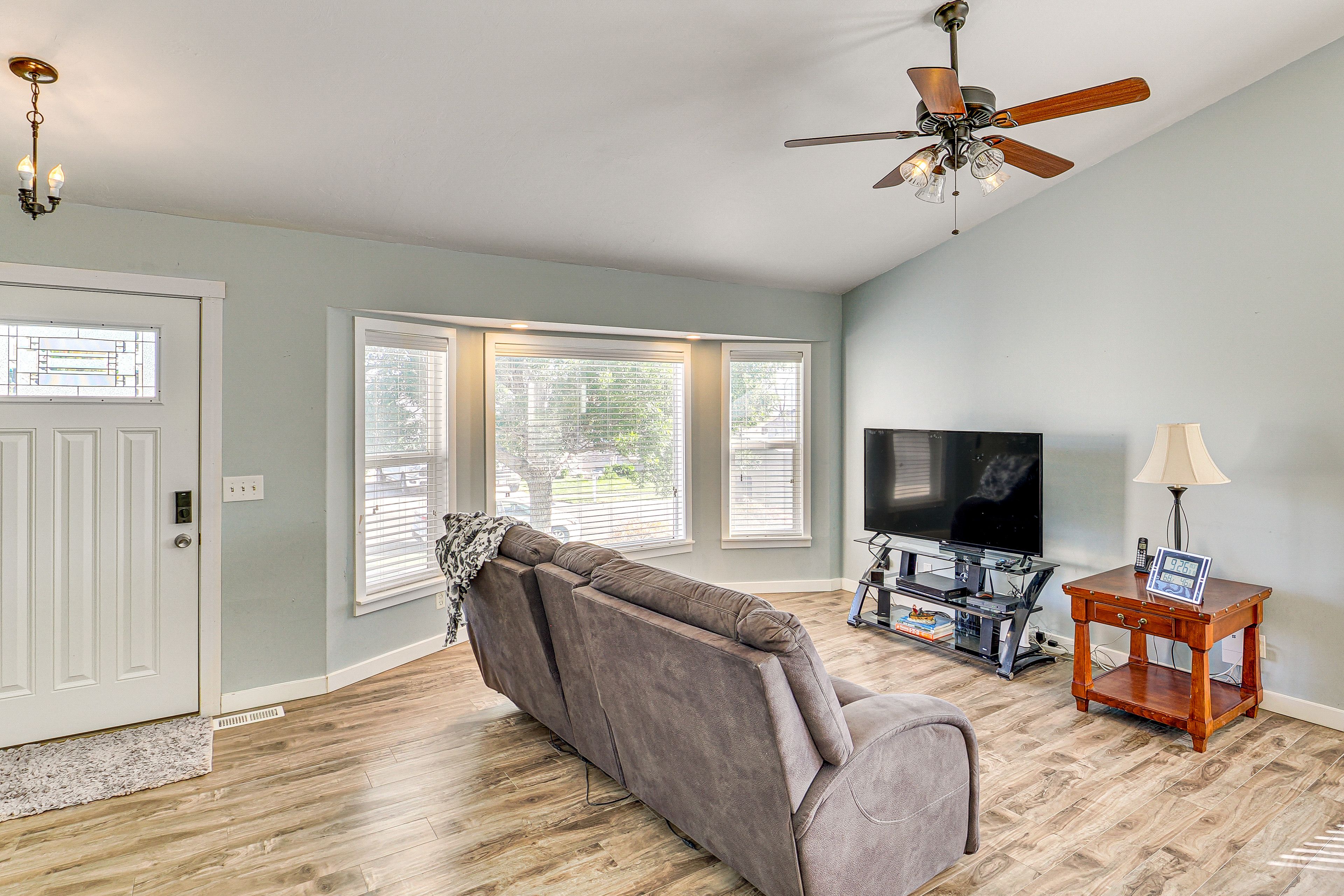 Living Room | 1st Floor | Smart TV