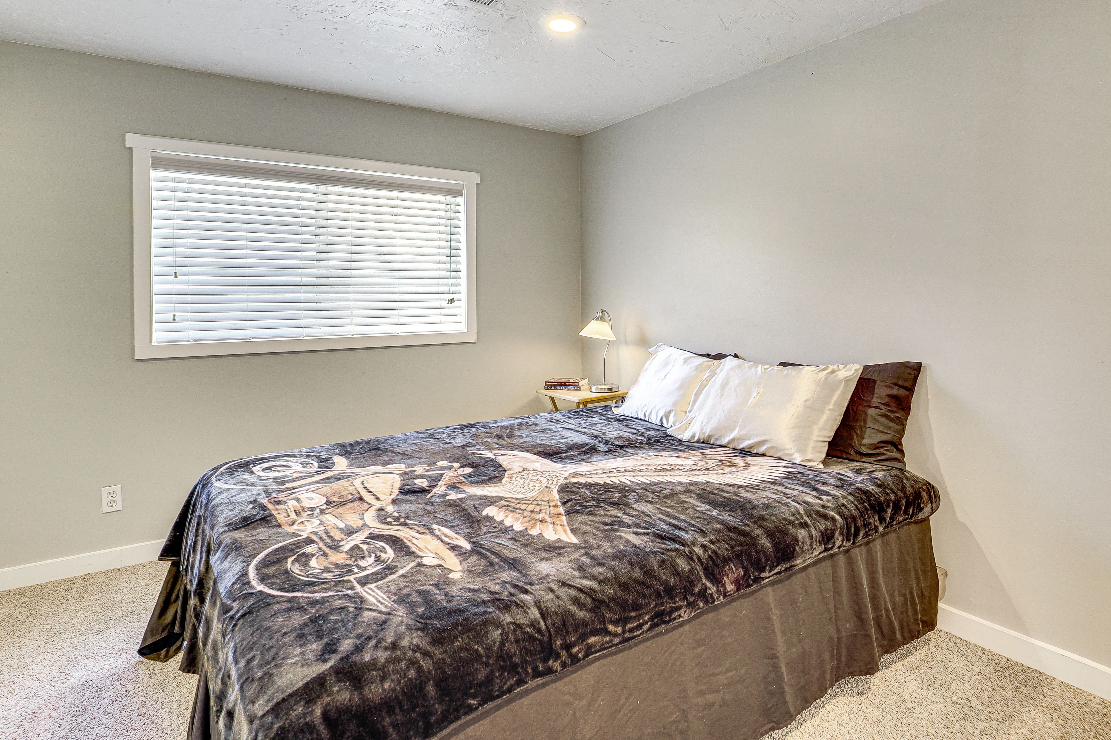 Bedroom 2 | Basement | King Bed