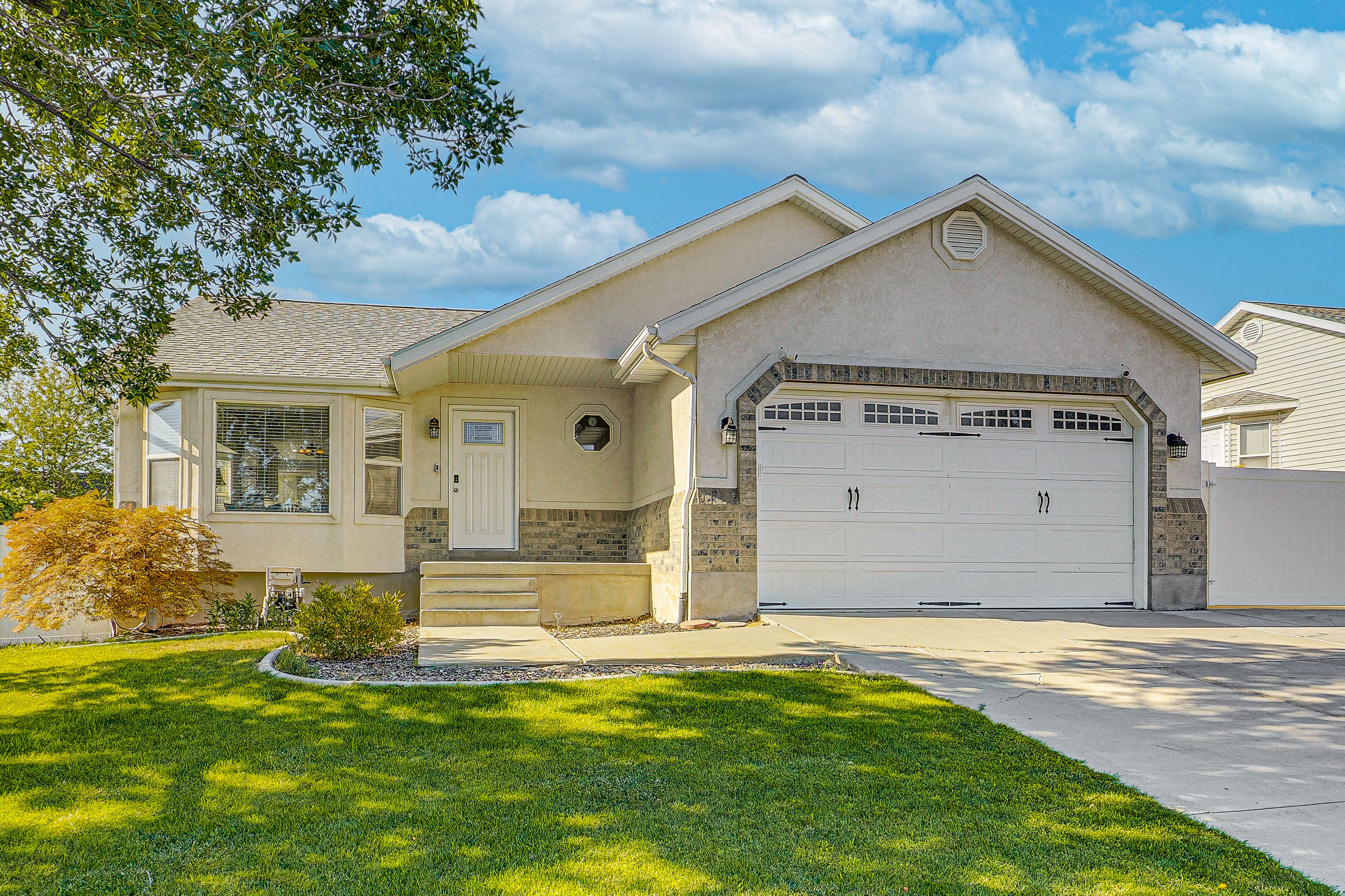 Riverton Vacation Rental | 3BR | 2BA | 2,474 Sq Ft | 5 Steps Required