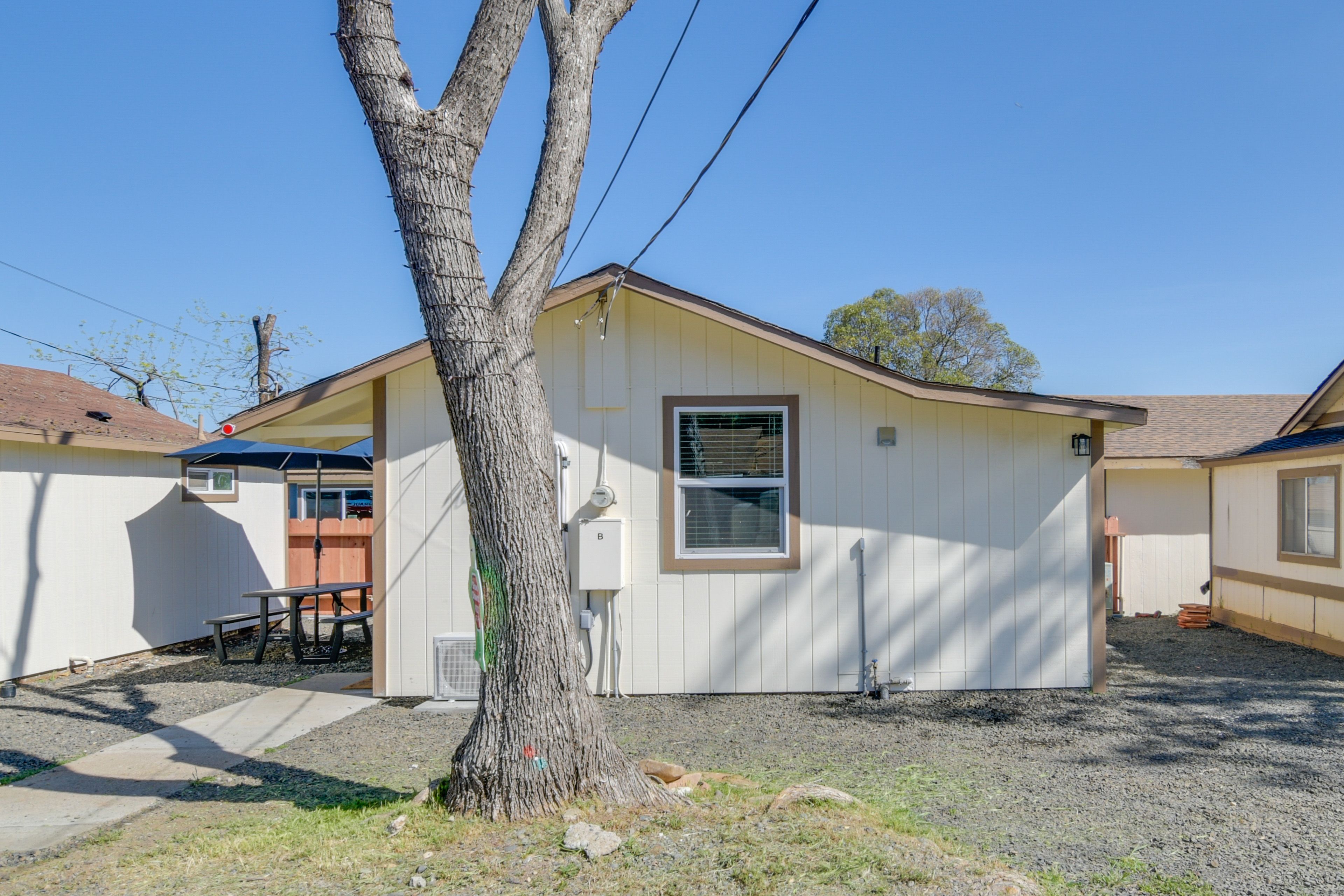 Oroville Vacation Rental | Studio | 1BA | 250 Sq Ft | Small Step to Enter