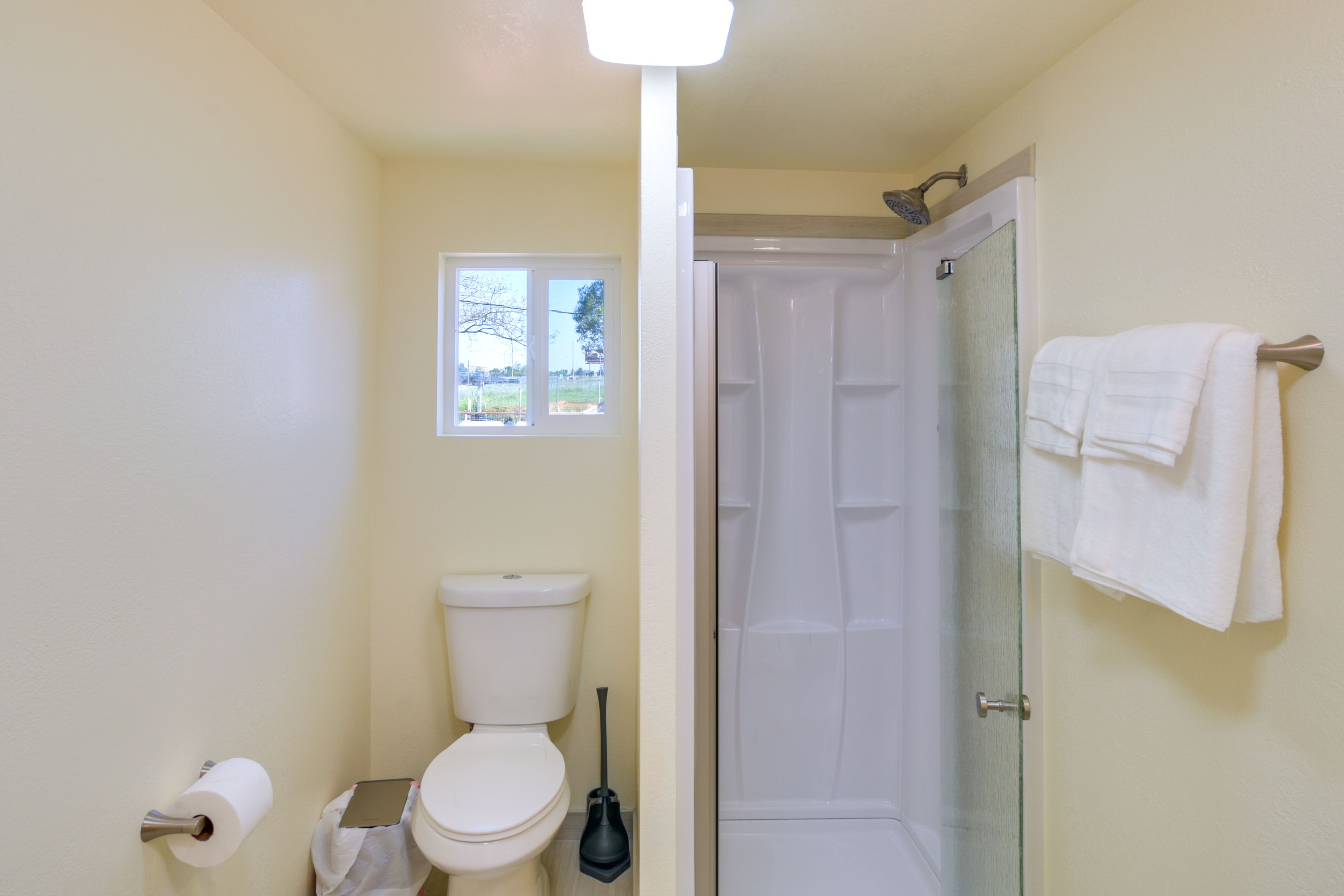 Full Bathroom | Towels Provided