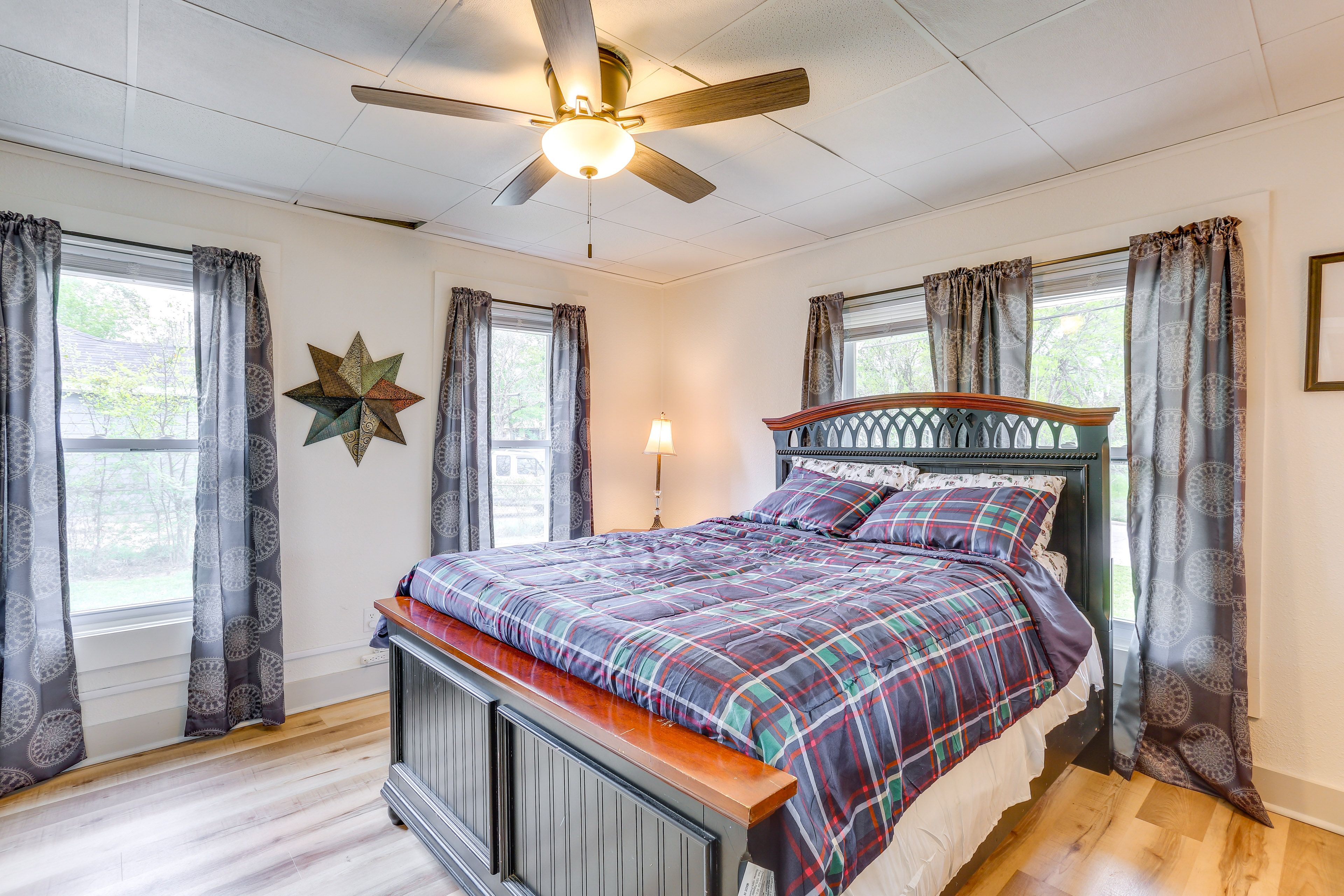 Bedroom 3 | Queen Bed