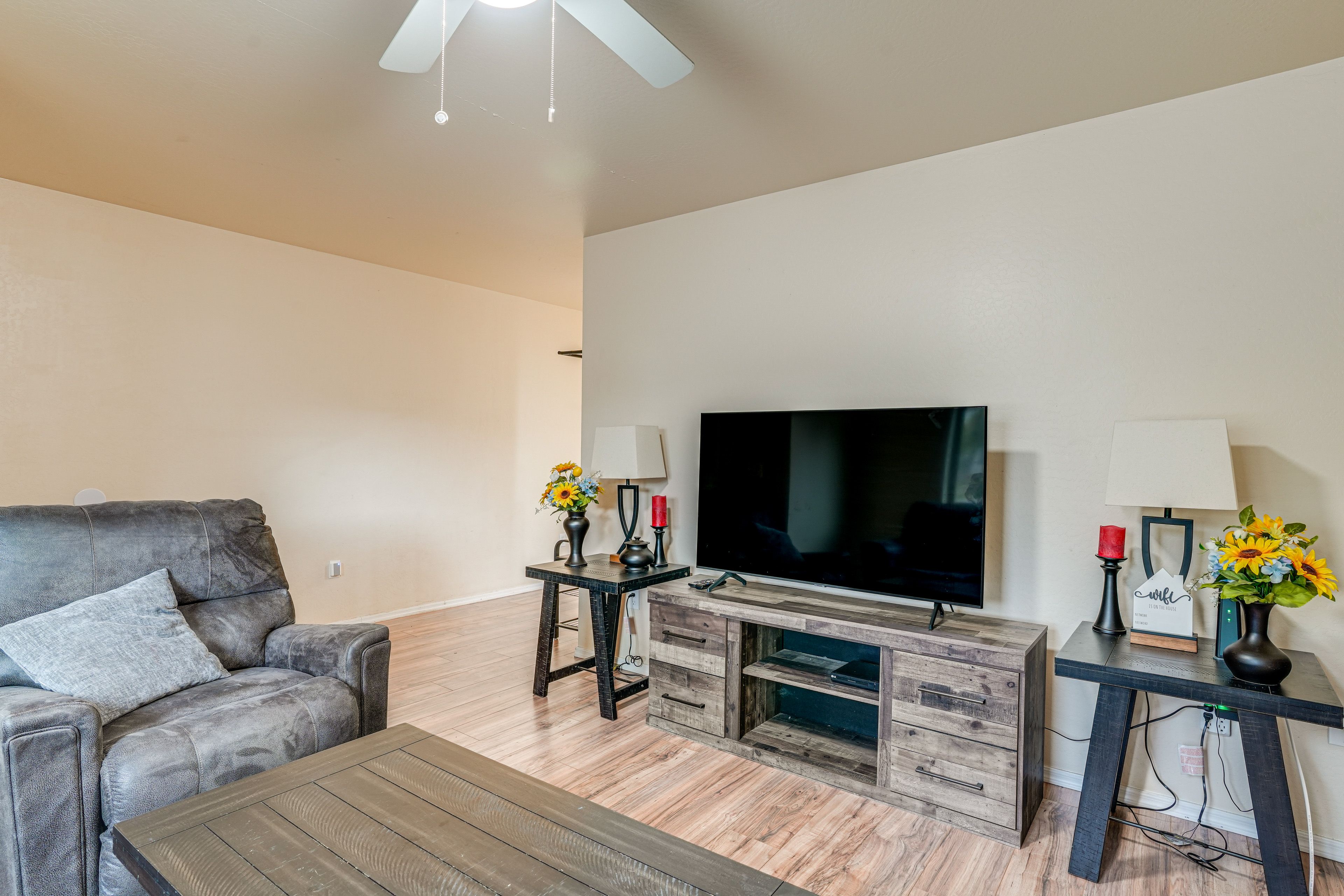 Living Room | Smart TV