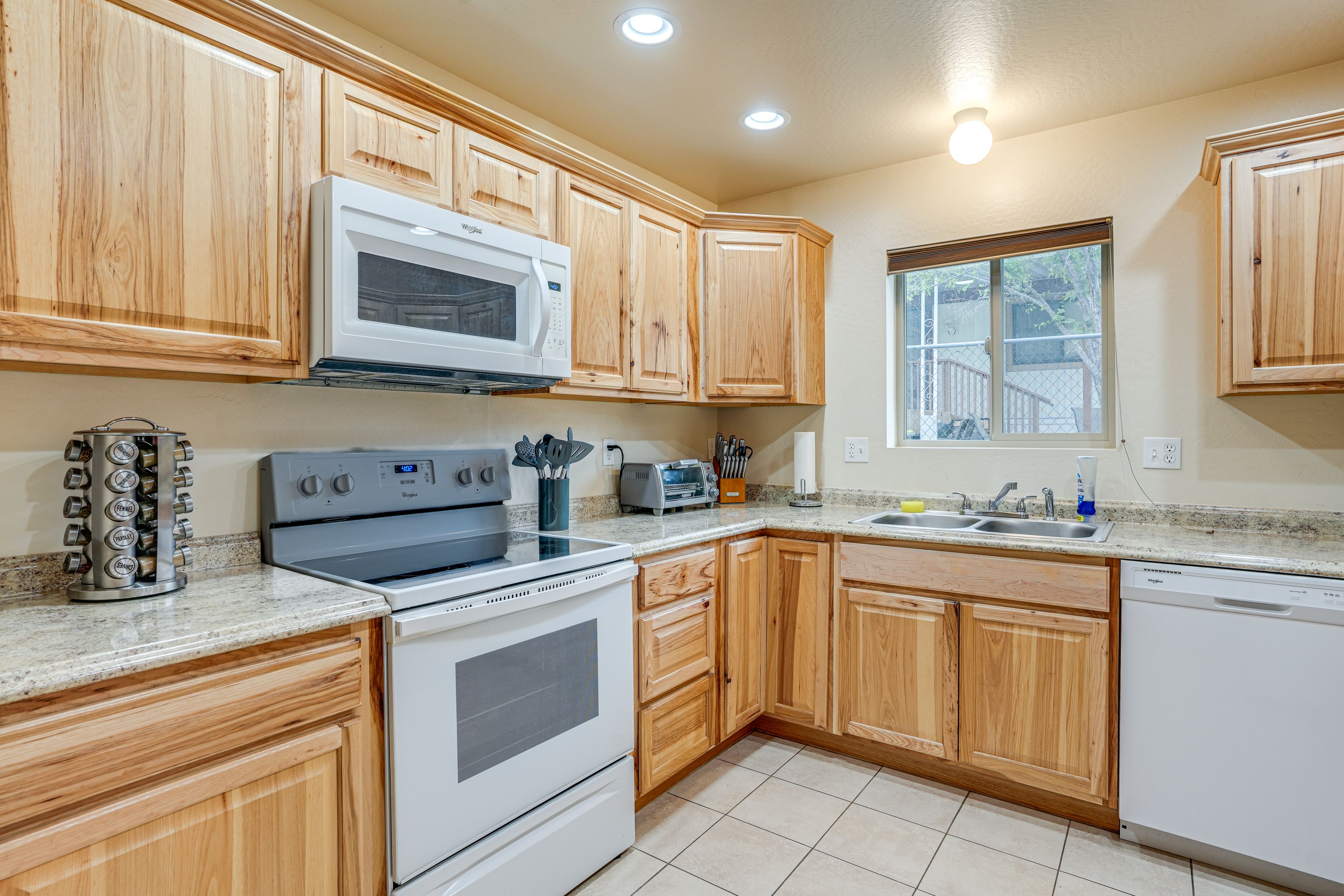 Kitchen | Workspace | Free WiFi | Central Air Conditioning/Heat