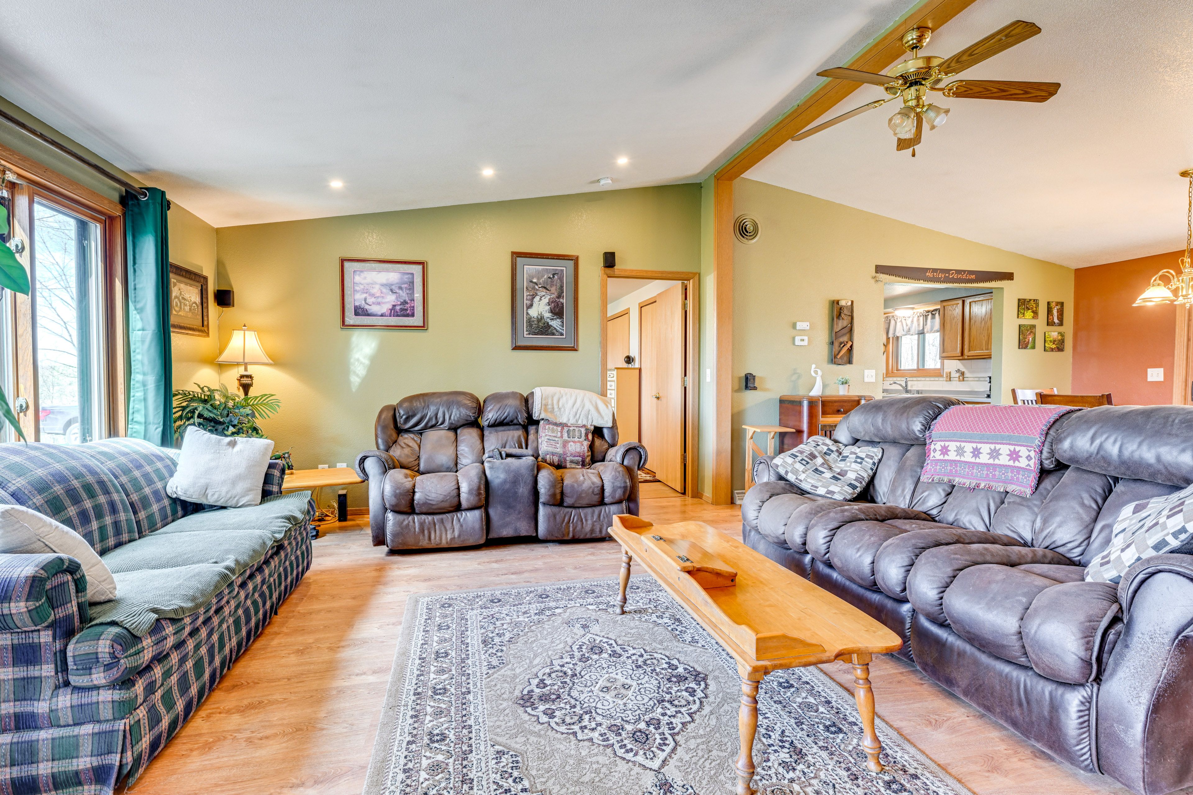 Living Room | Free WiFi | Central A/C & Heating | Smart TV | Queen Sleeper Sofa