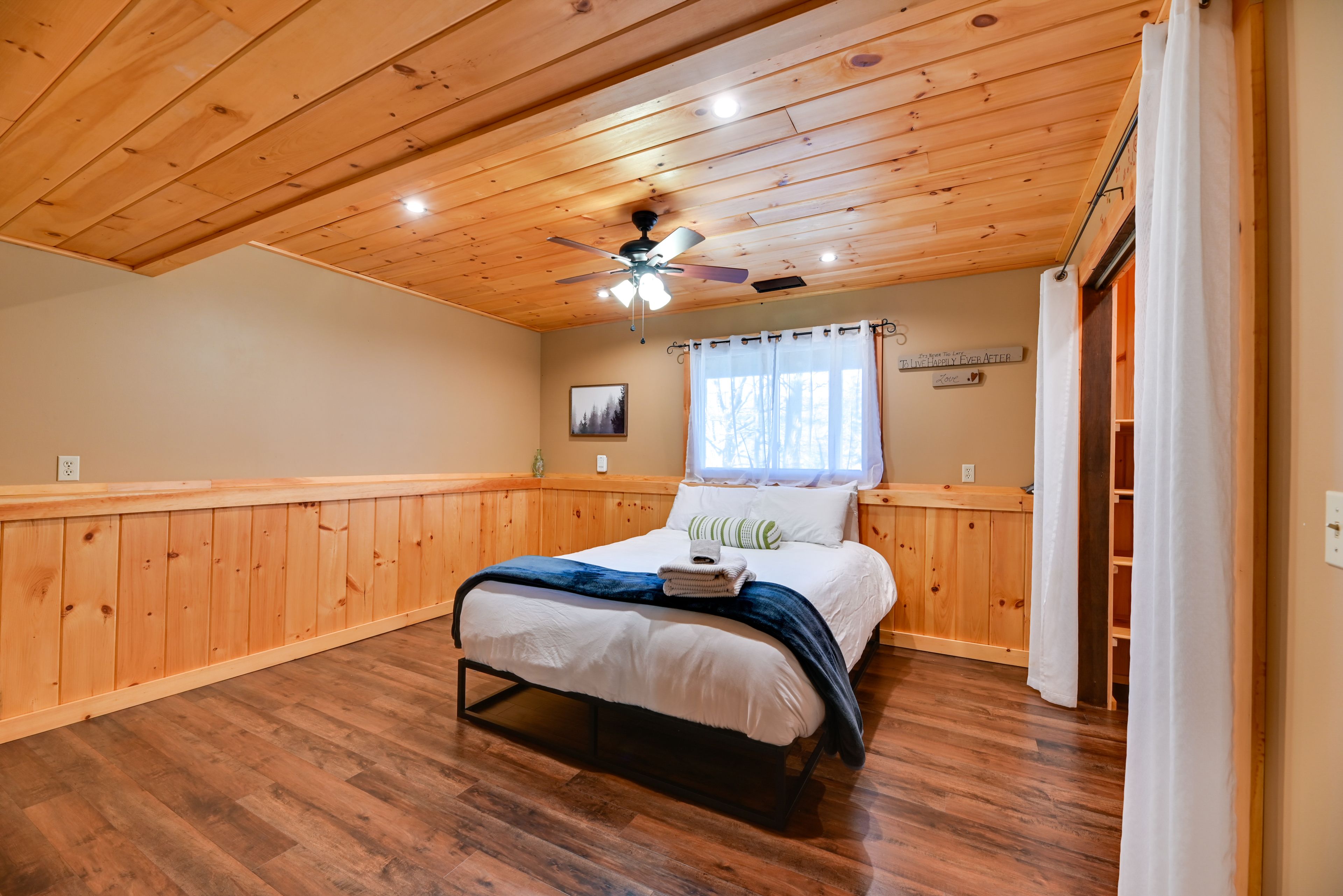 Bedroom 4 | 1st Floor | Queen Bed