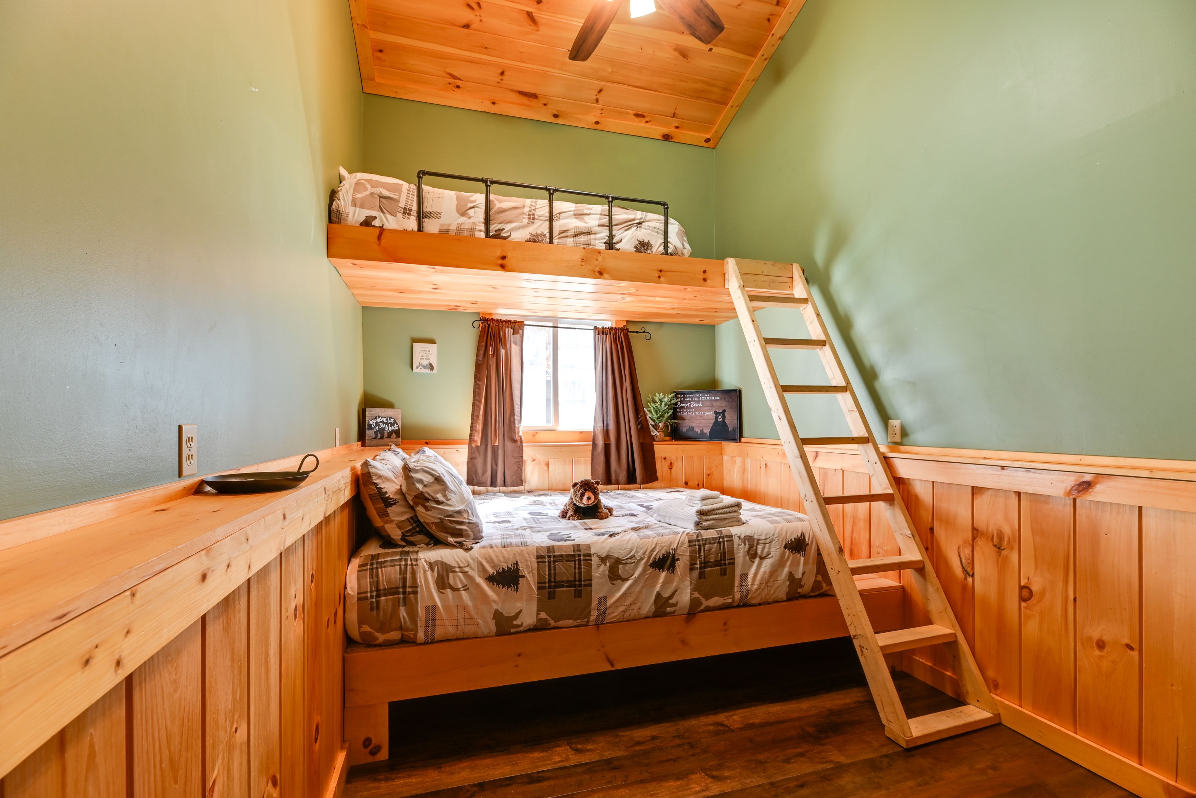Bedroom 3 | Ground Floor | Twin/Full Bunk Bed