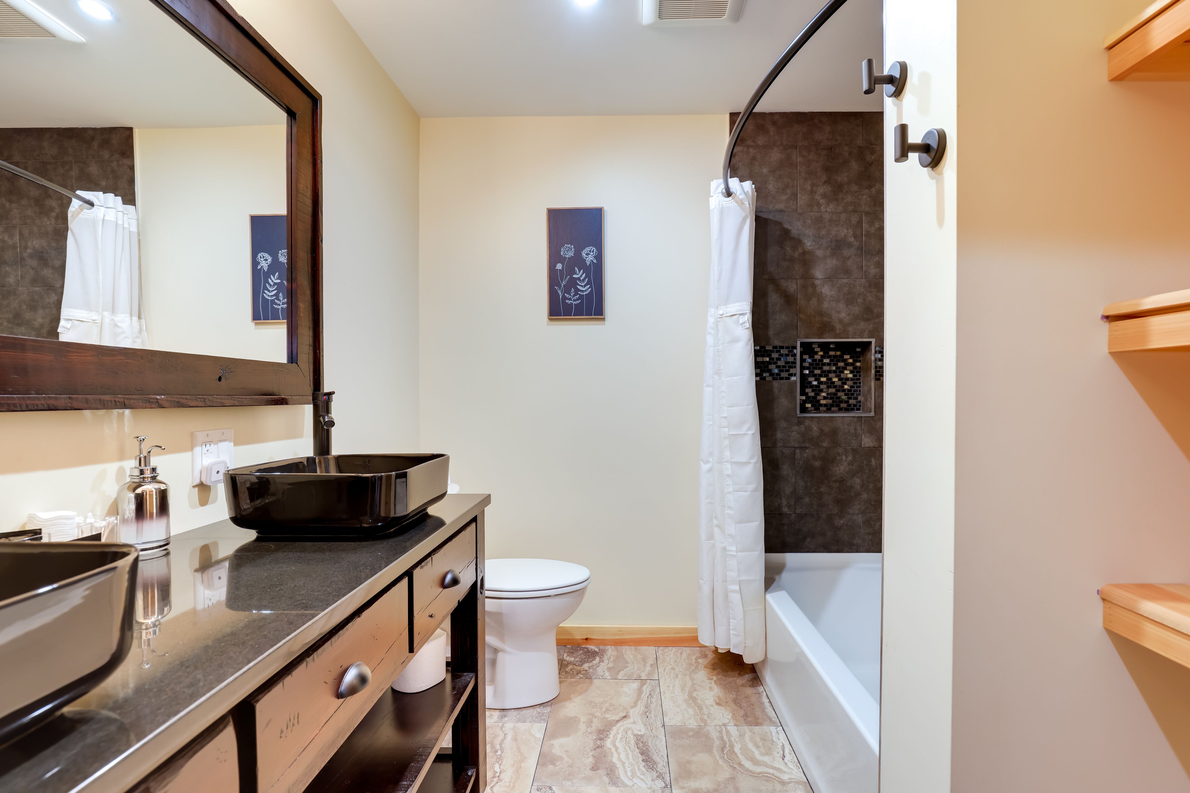 Full Bathroom | 1st Floor