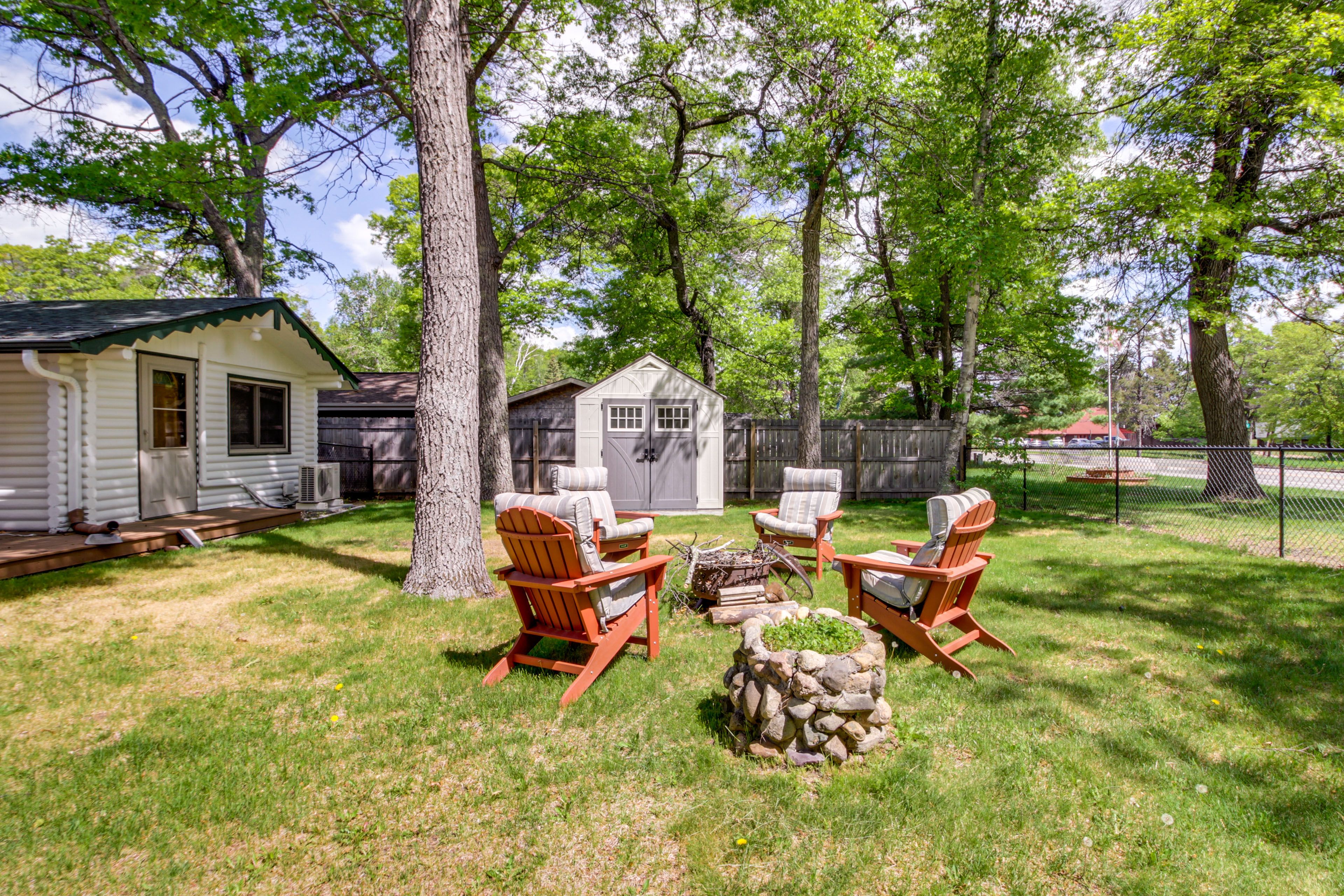 Pequot Lakes Vacation Rental | 2BR | 1.5BA | 1 Step Required | 960 Sq Ft