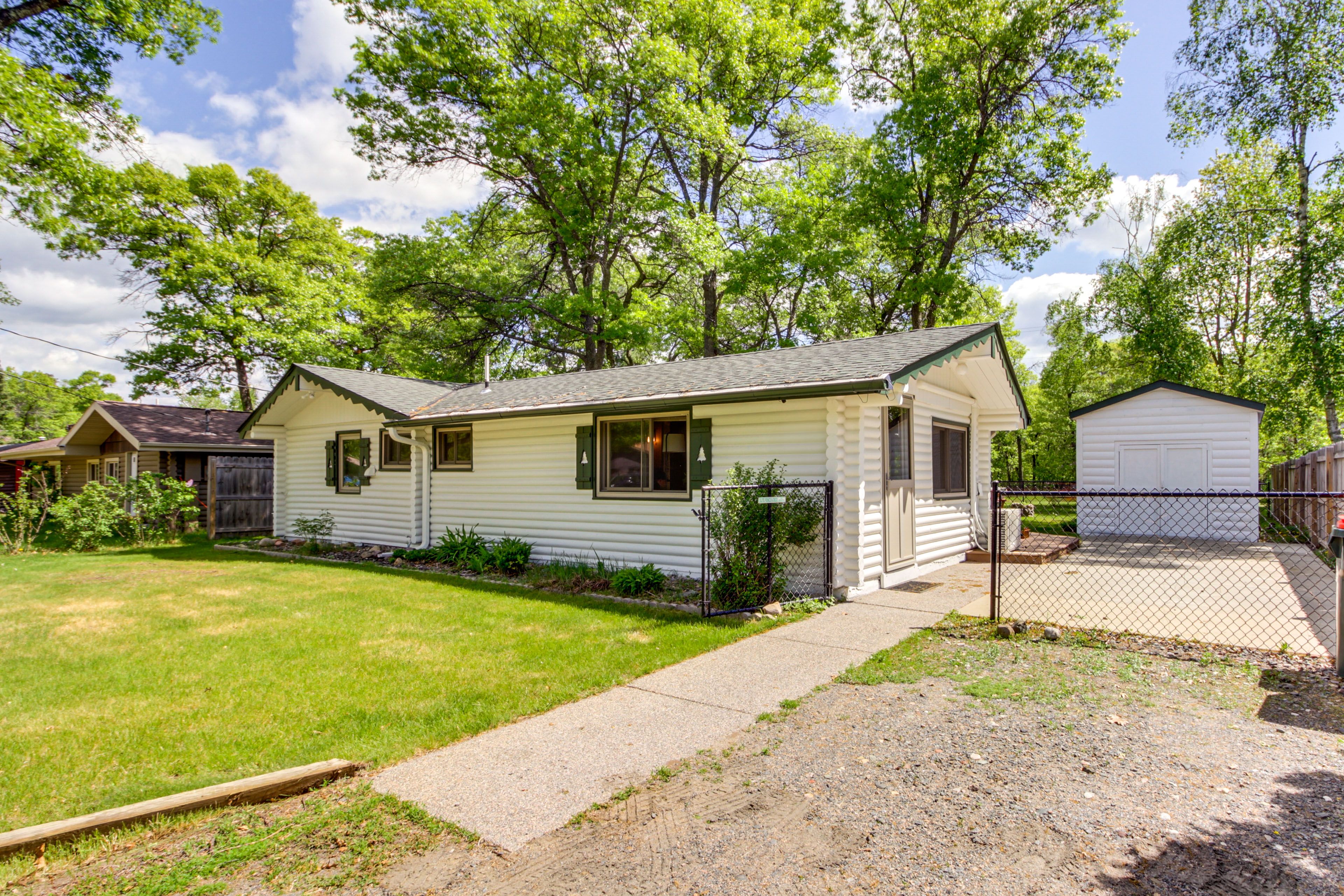 Parking | Driveway (3 Vehicles) | RV/Trailer/Boat & Street Parking