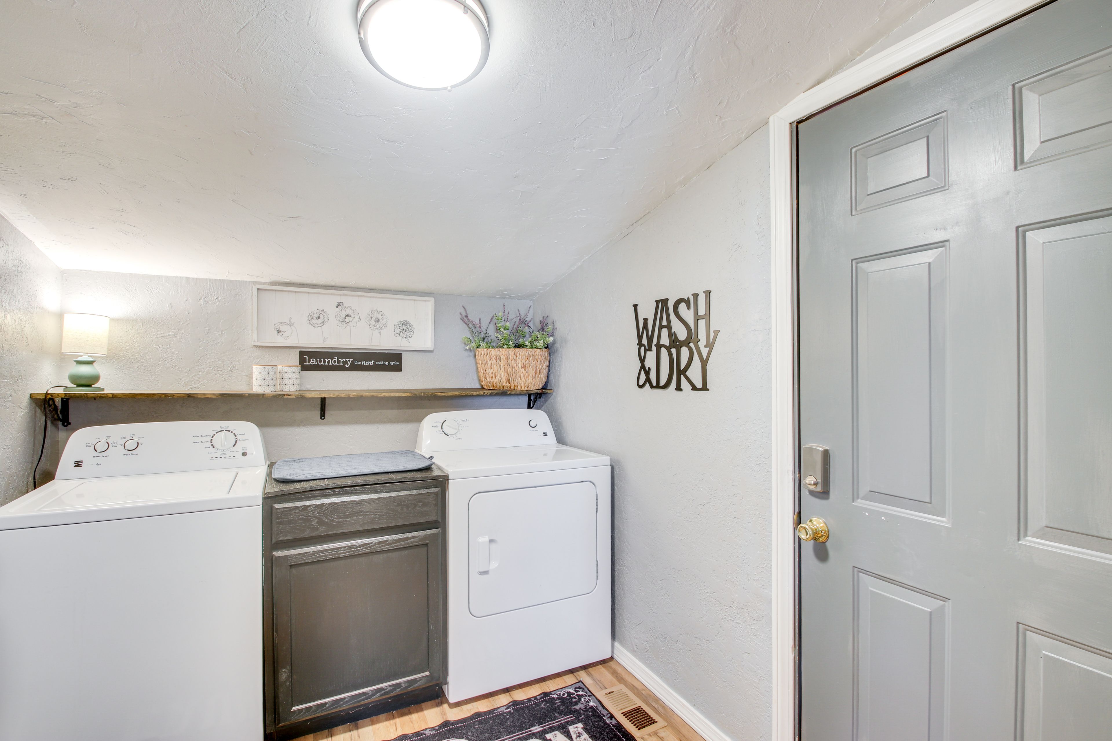Laundry Room | Washer & Dryer