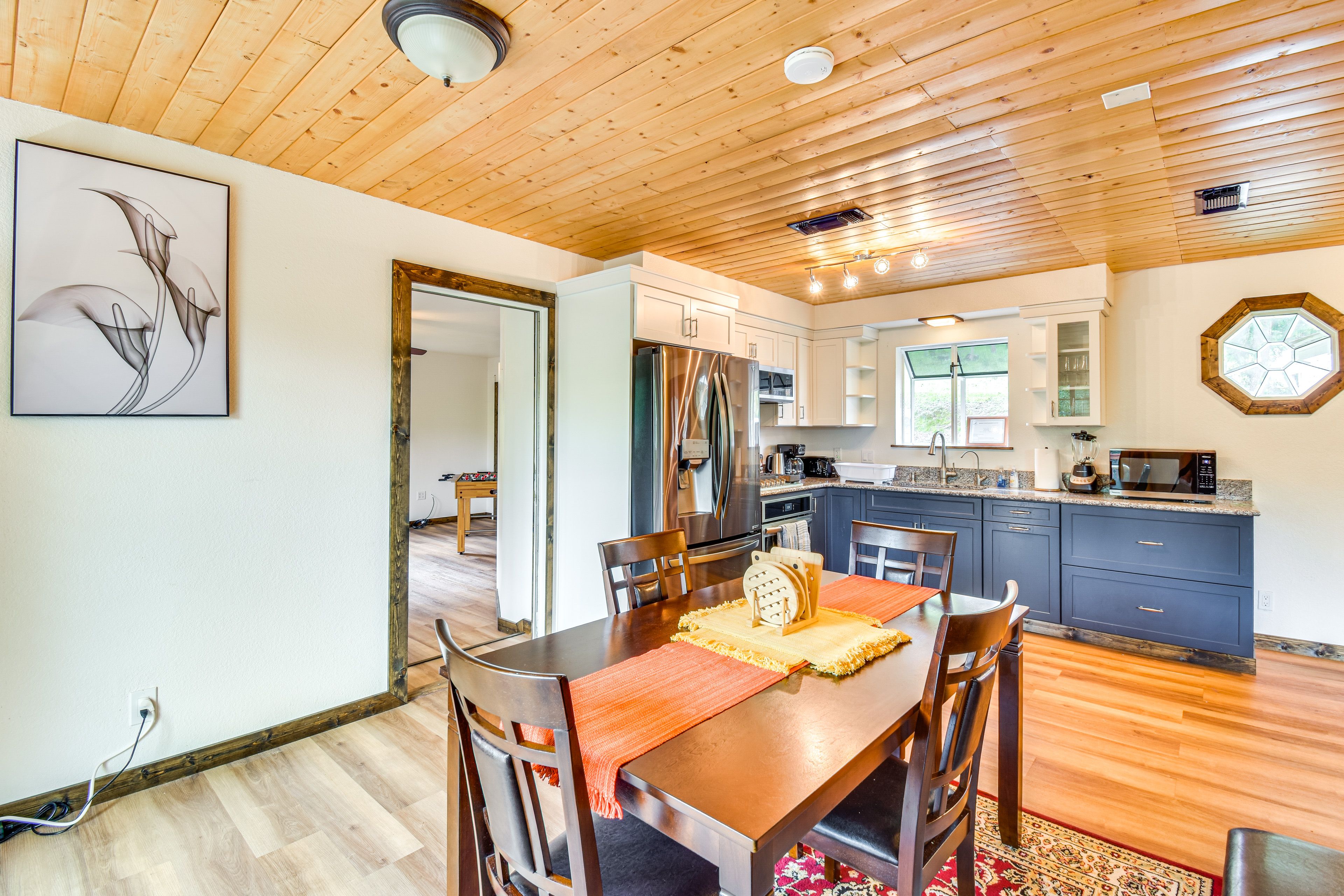 Dining table with seating for 6-7