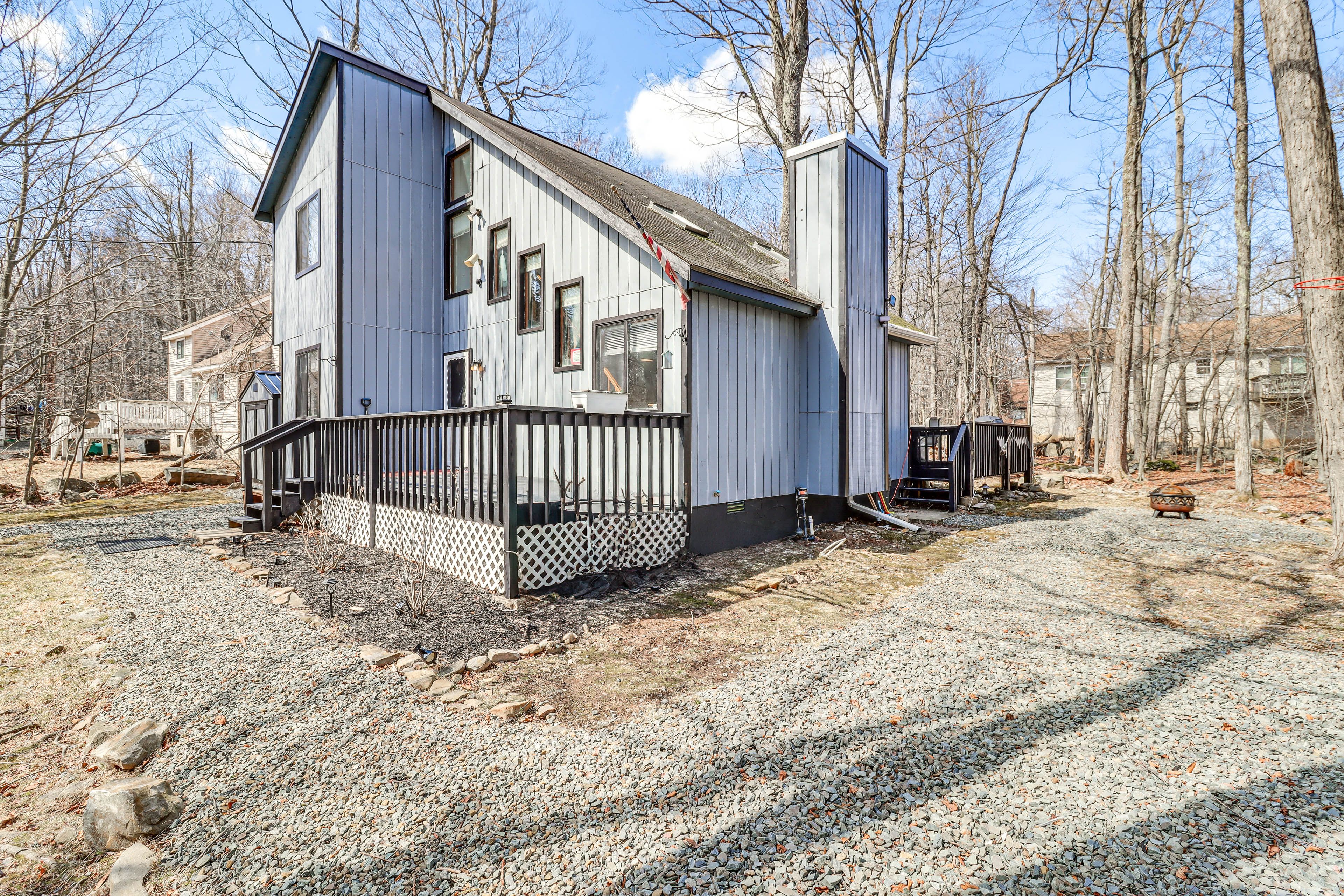 Home Exterior | Parking | Driveway (4 Vehicles)
