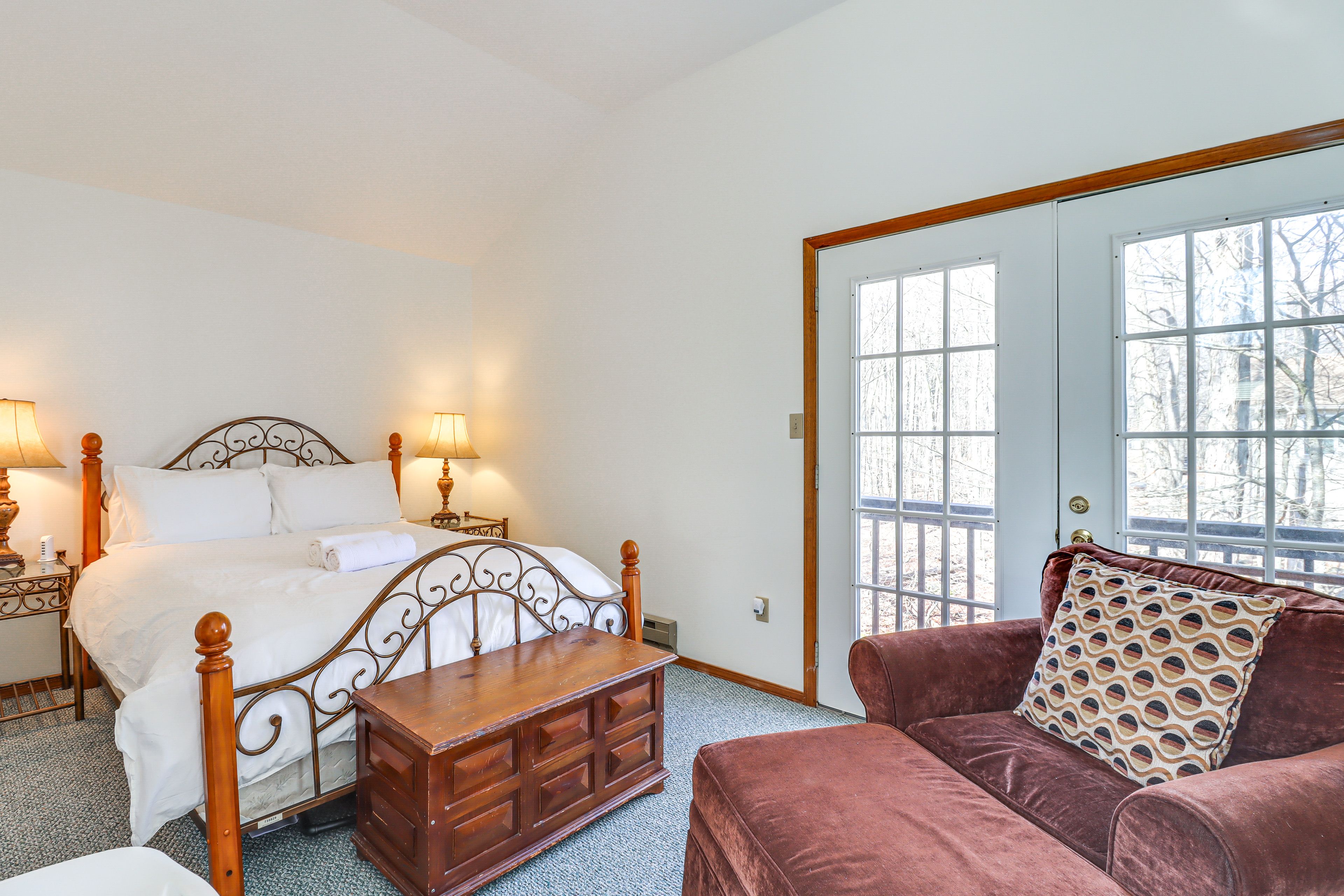 Bedroom 1 (Loft) | Queen Bed | 2nd Floor | Linens Provided
