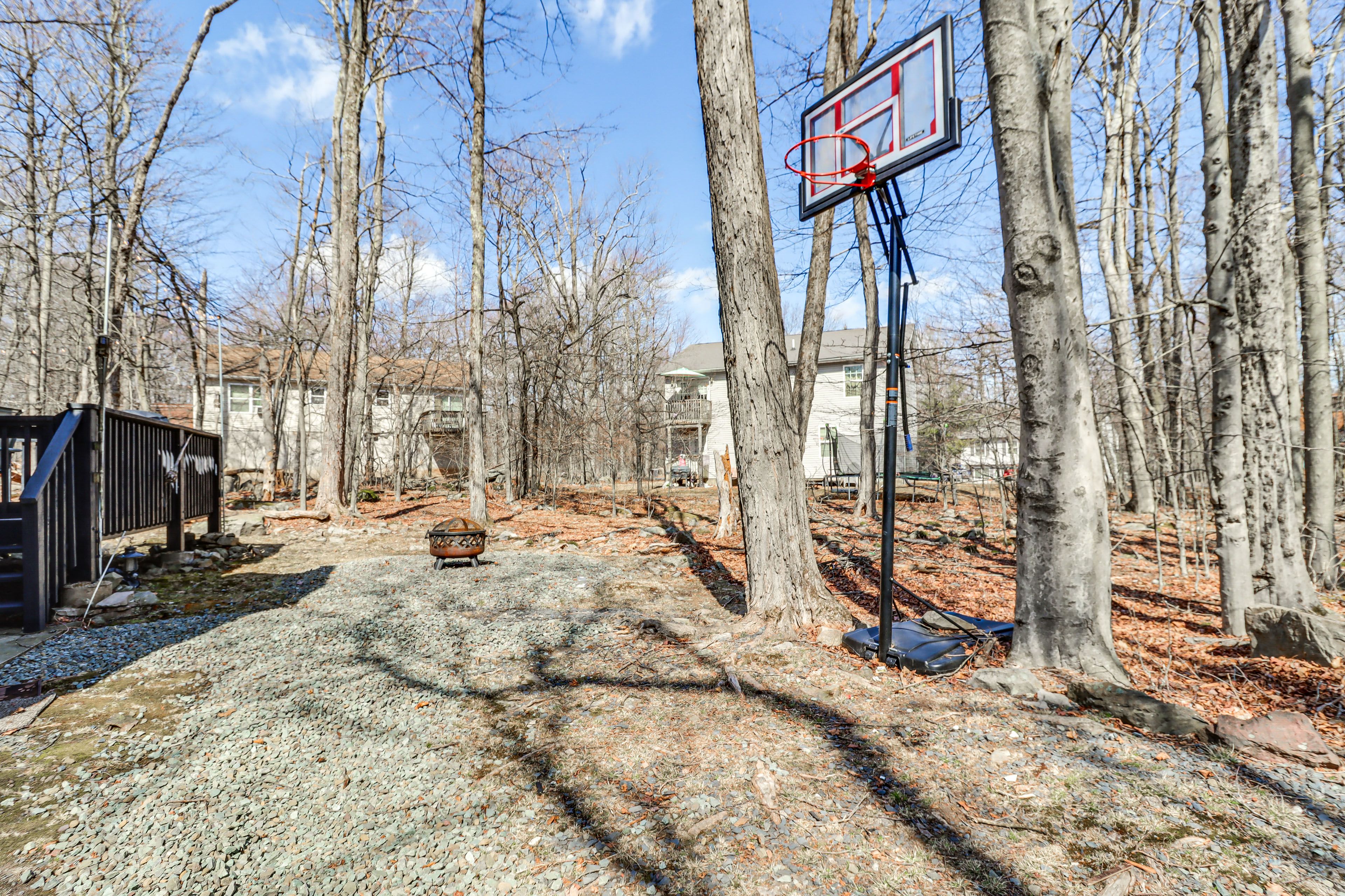 Private Yard | Basketball Hoop | Fire Pit