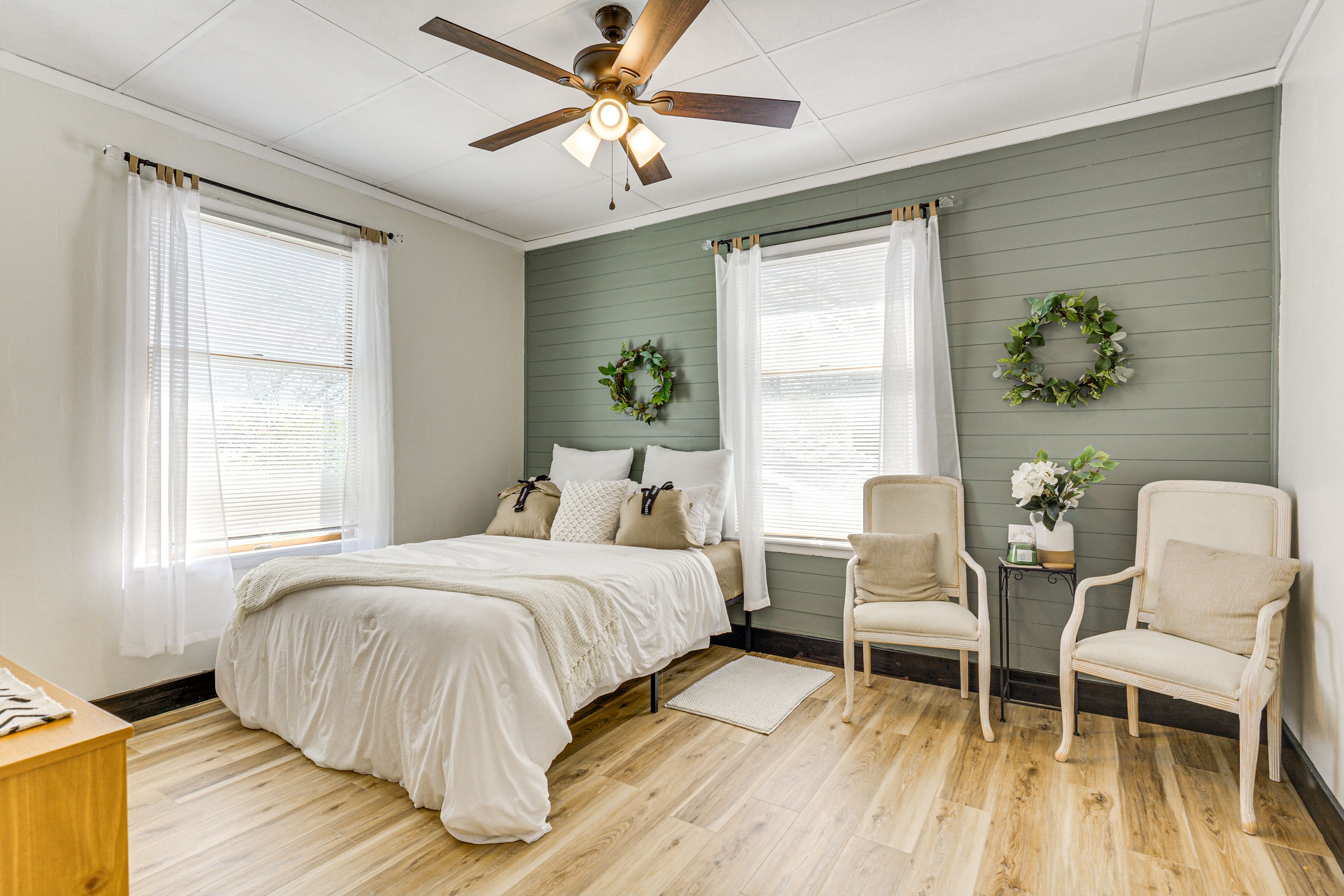 Bedroom 2 | Queen Bed | Smart TV