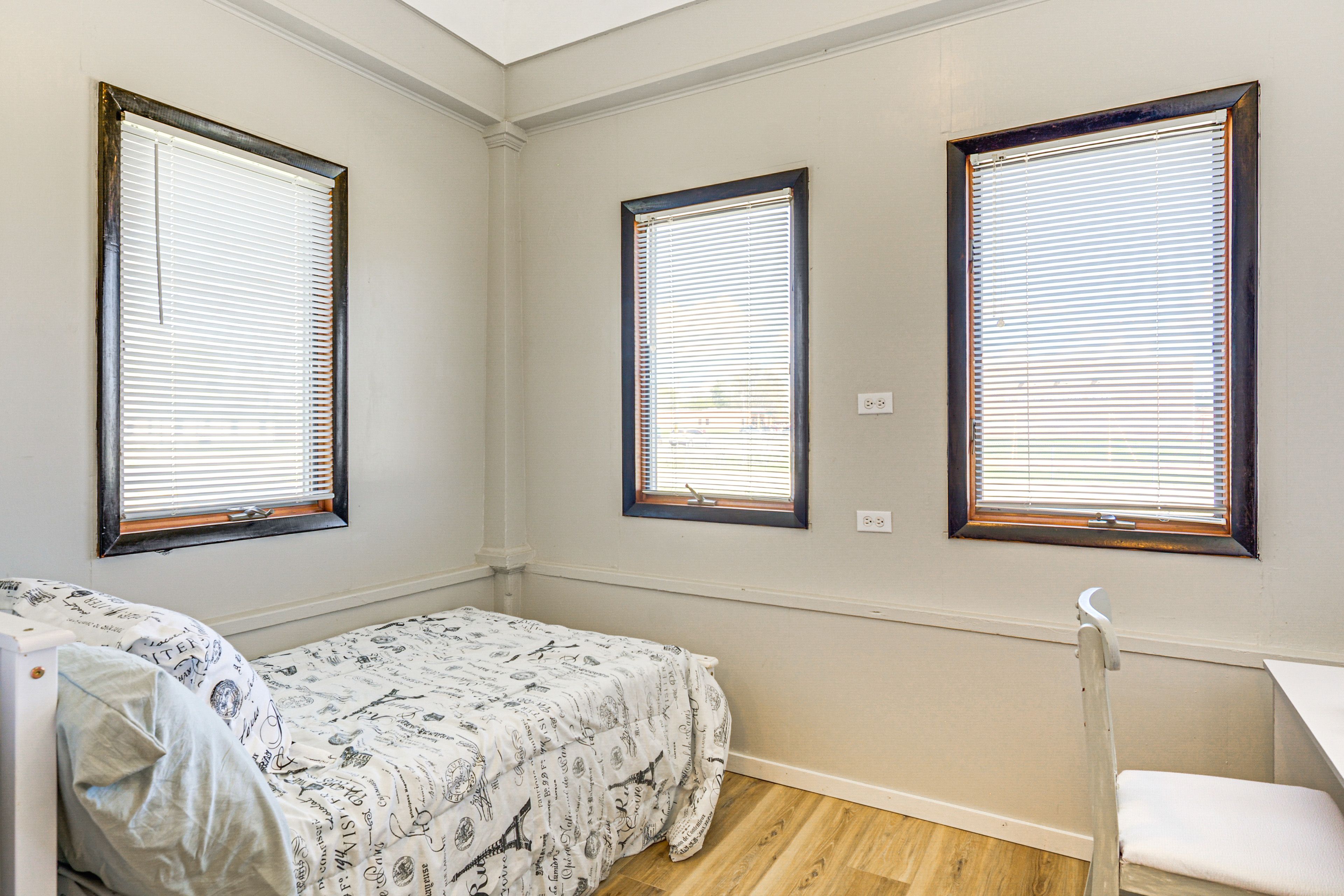 Bedroom 3 | Twin Bed | Desk