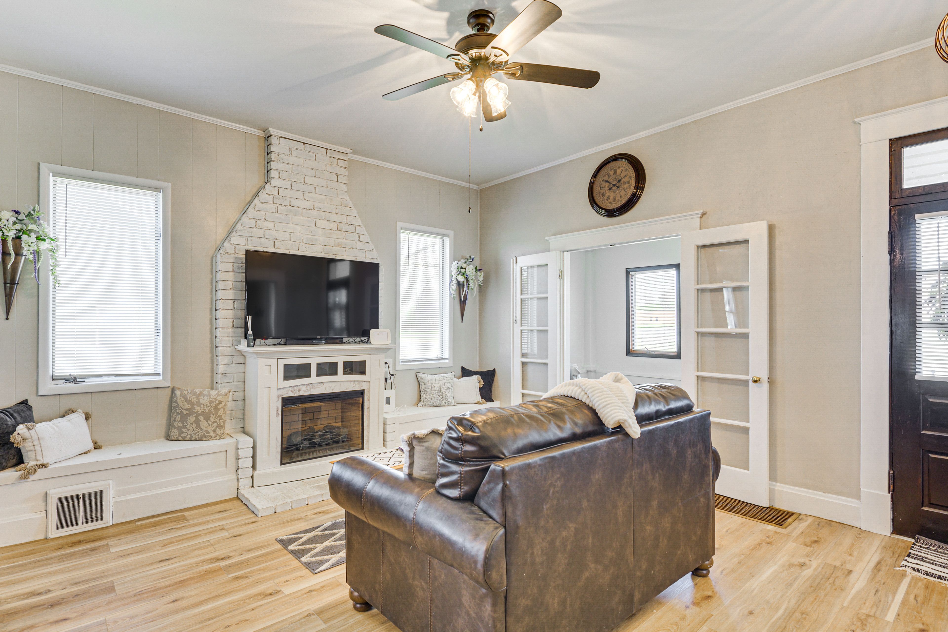 Living Room | Free WiFi | Smart TV | Central A/C & Heat | Single-Story Home