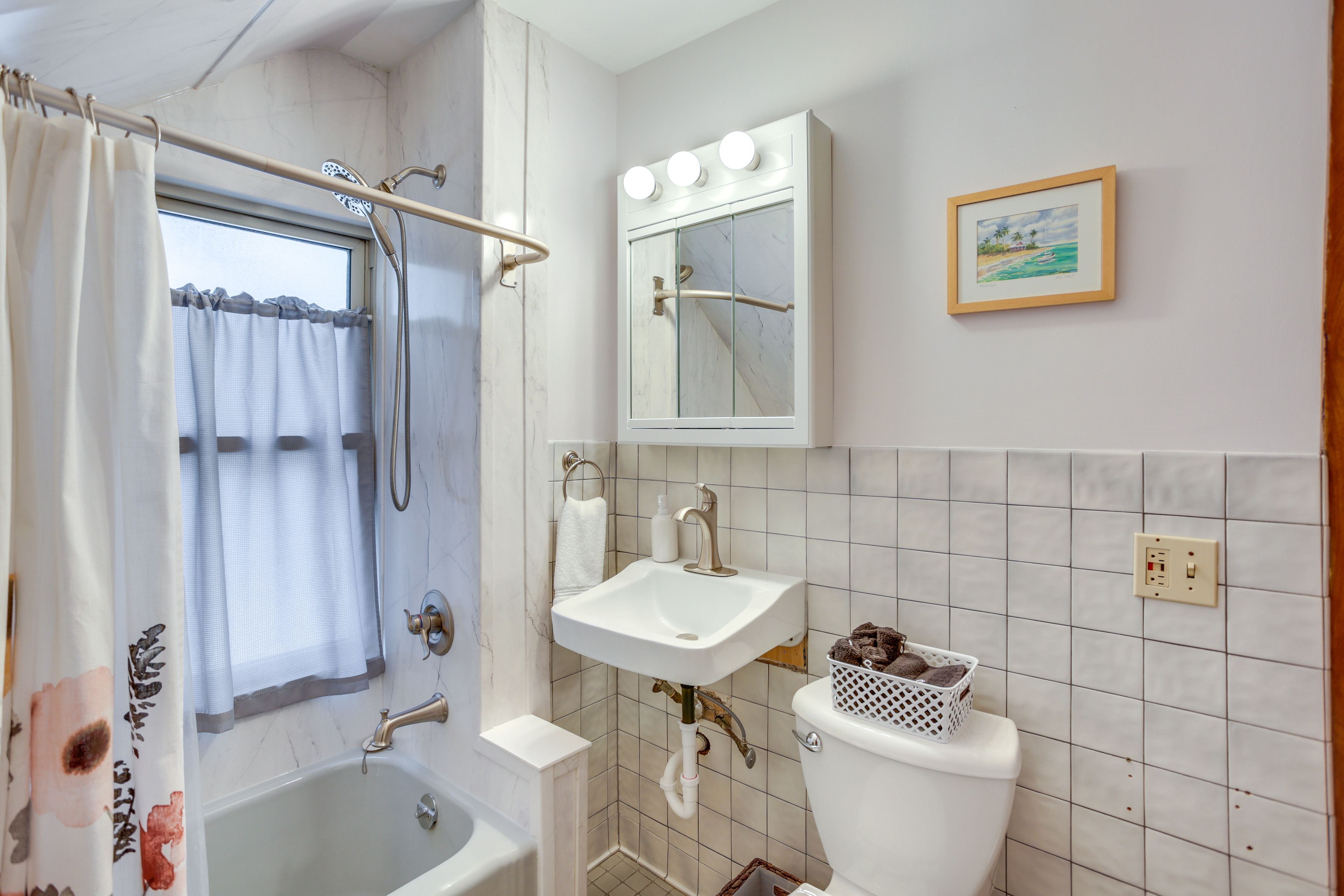 Full Bath | 2nd Floor