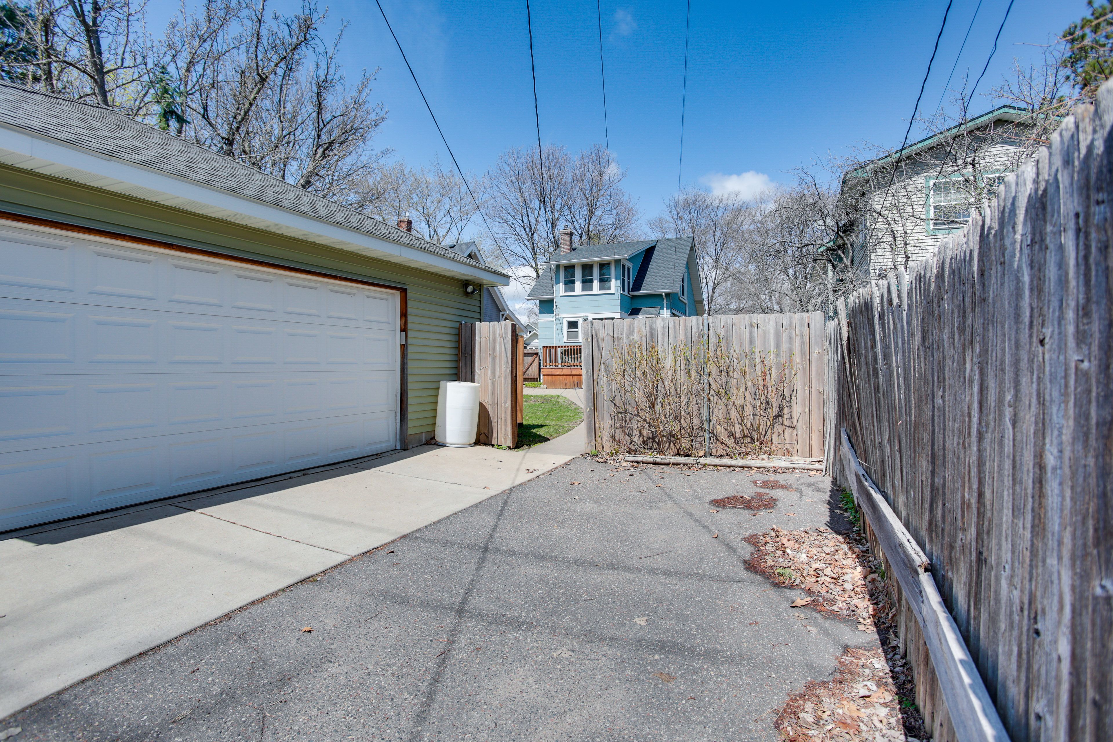 Parking | Driveway (1 Vehicle) | Street