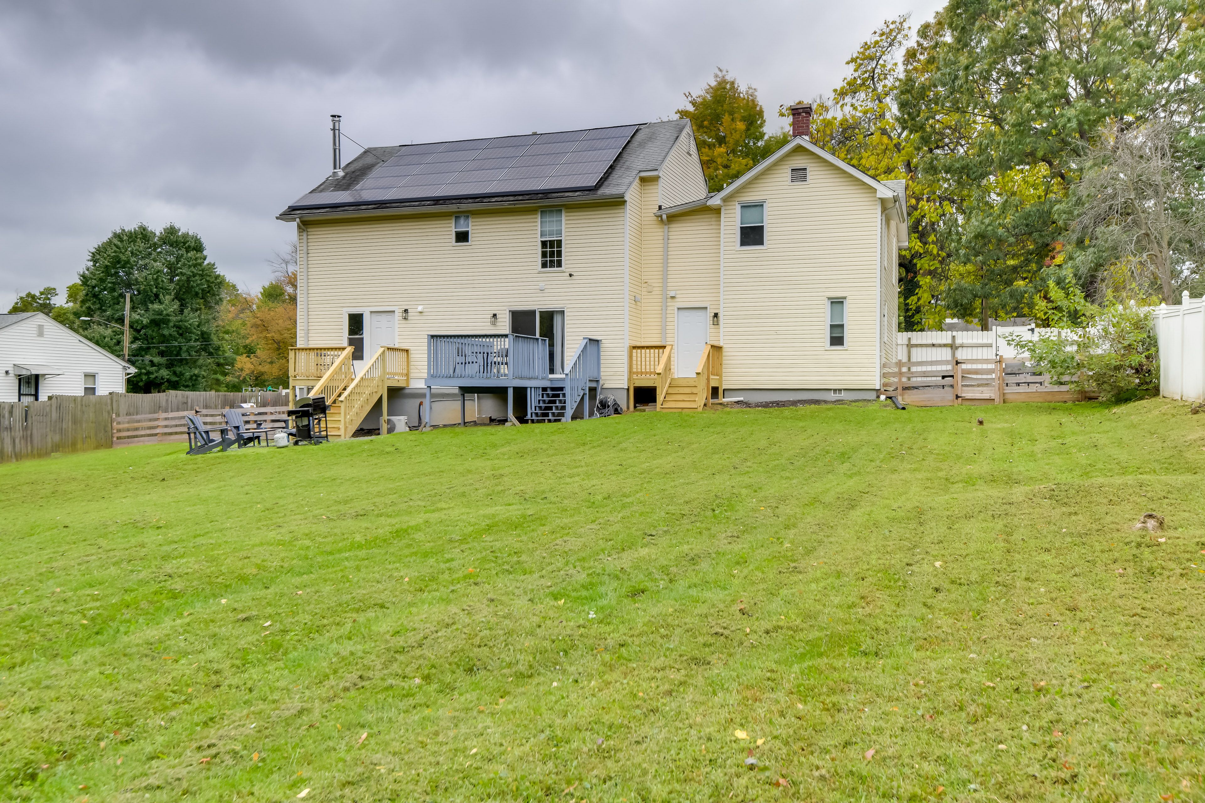 Shared Backyard | Self Check-In | 6 Mi to University of Maryland Campus