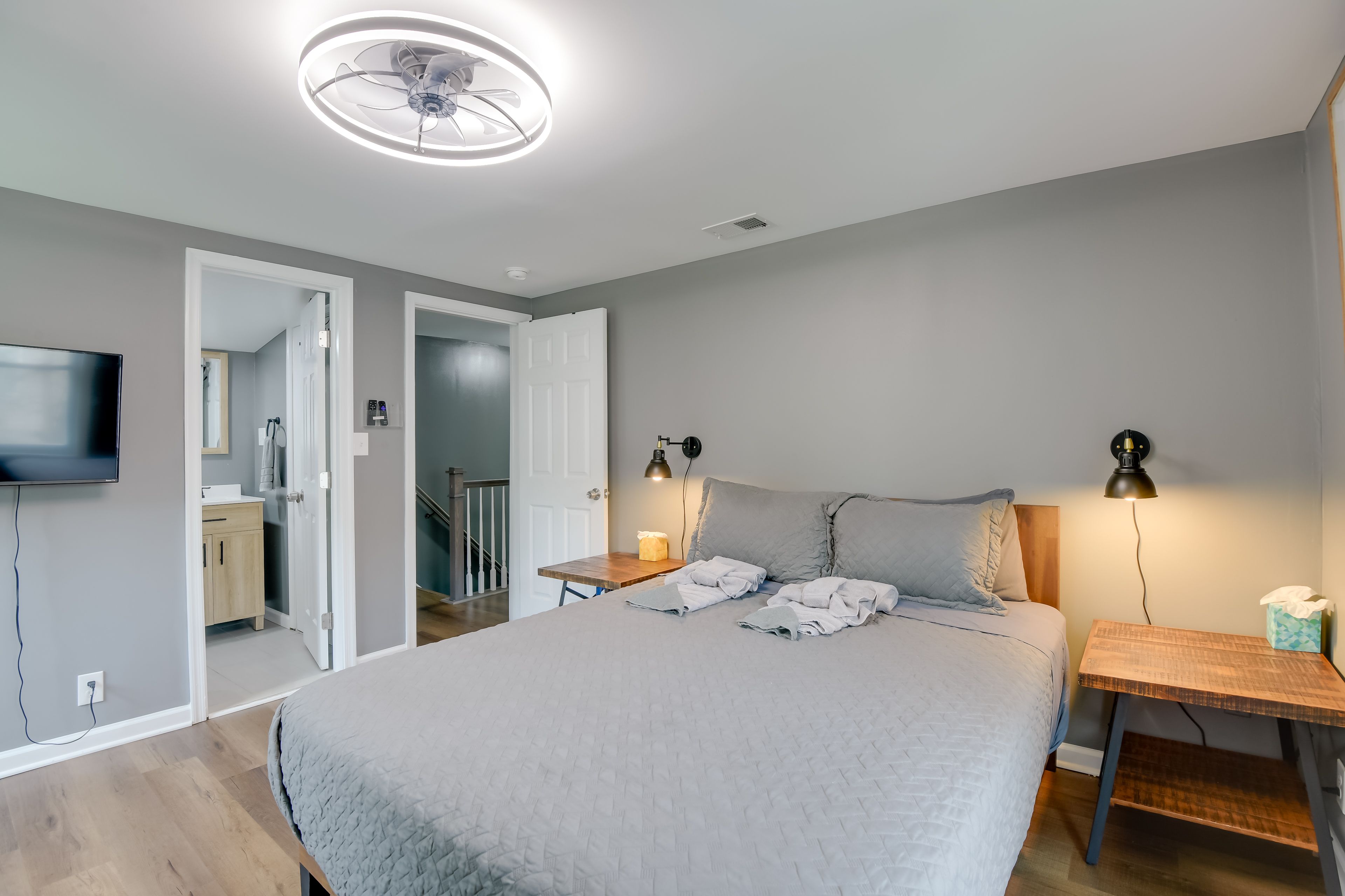 Bedroom 2 | 2nd Floor | Queen Bed | Smart TV