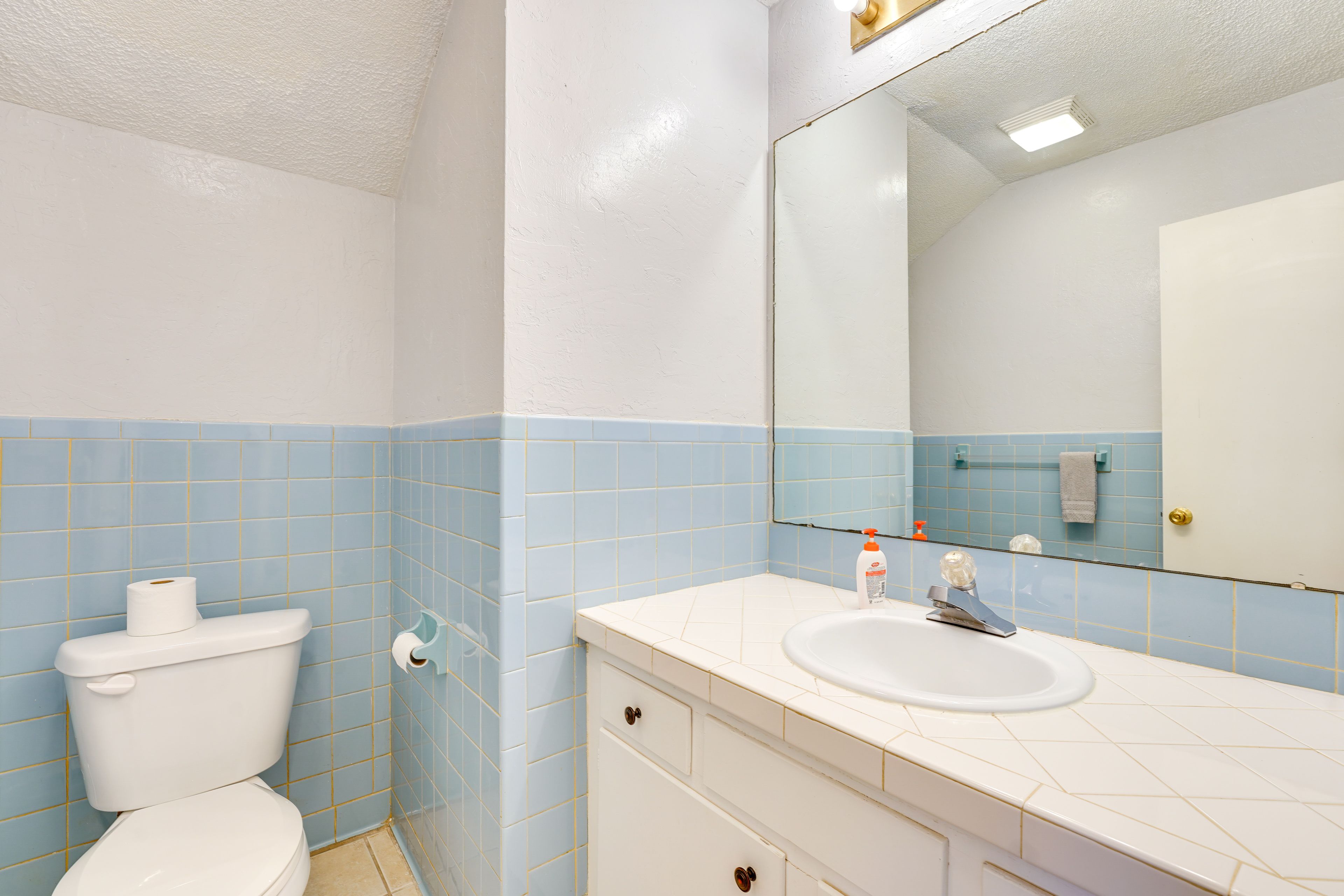 Half Bath | 1st Floor