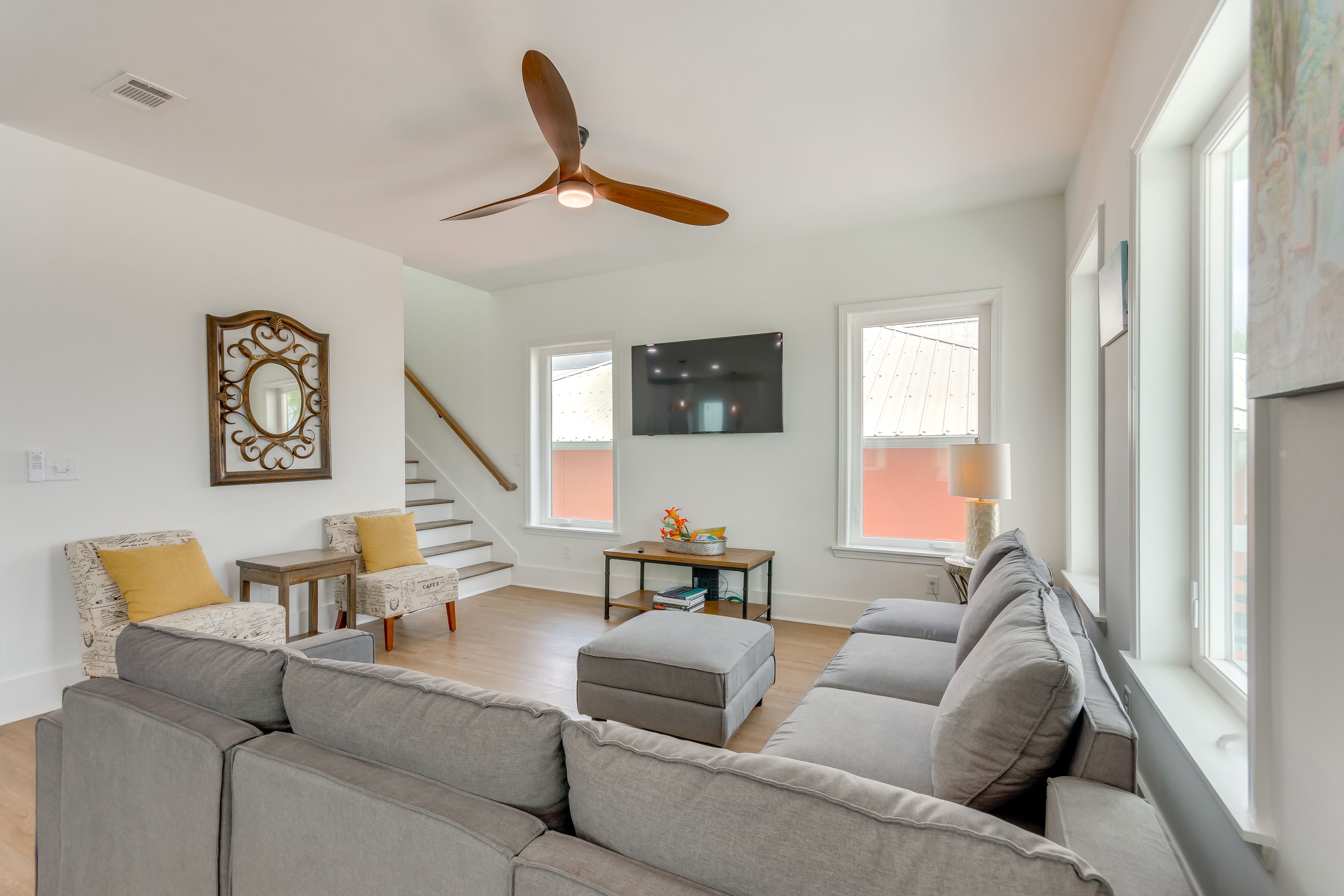 Living Room | Smart TV | Free WiFi | 2nd Floor
