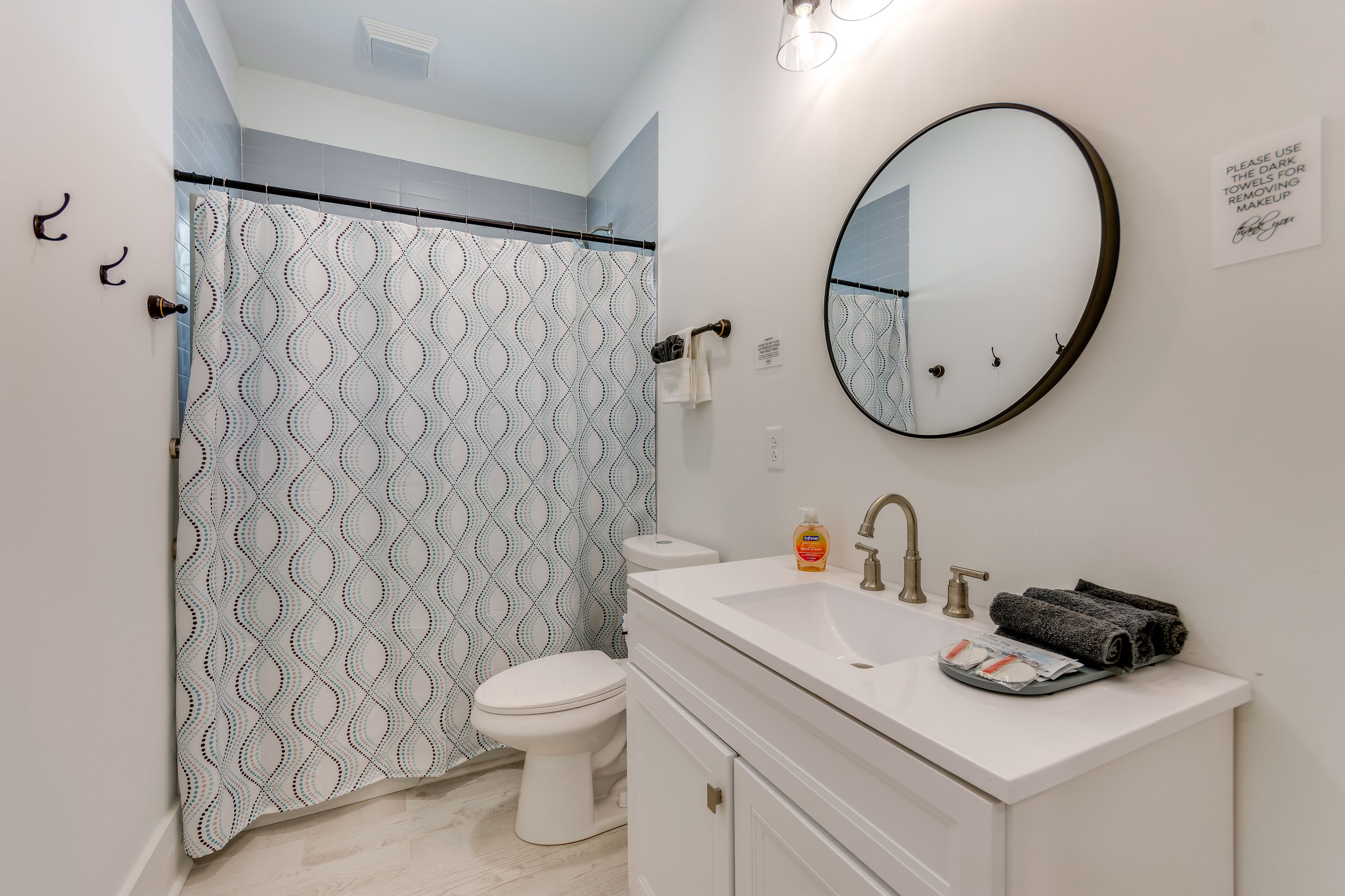 Full Bathroom | 3rd Floor
