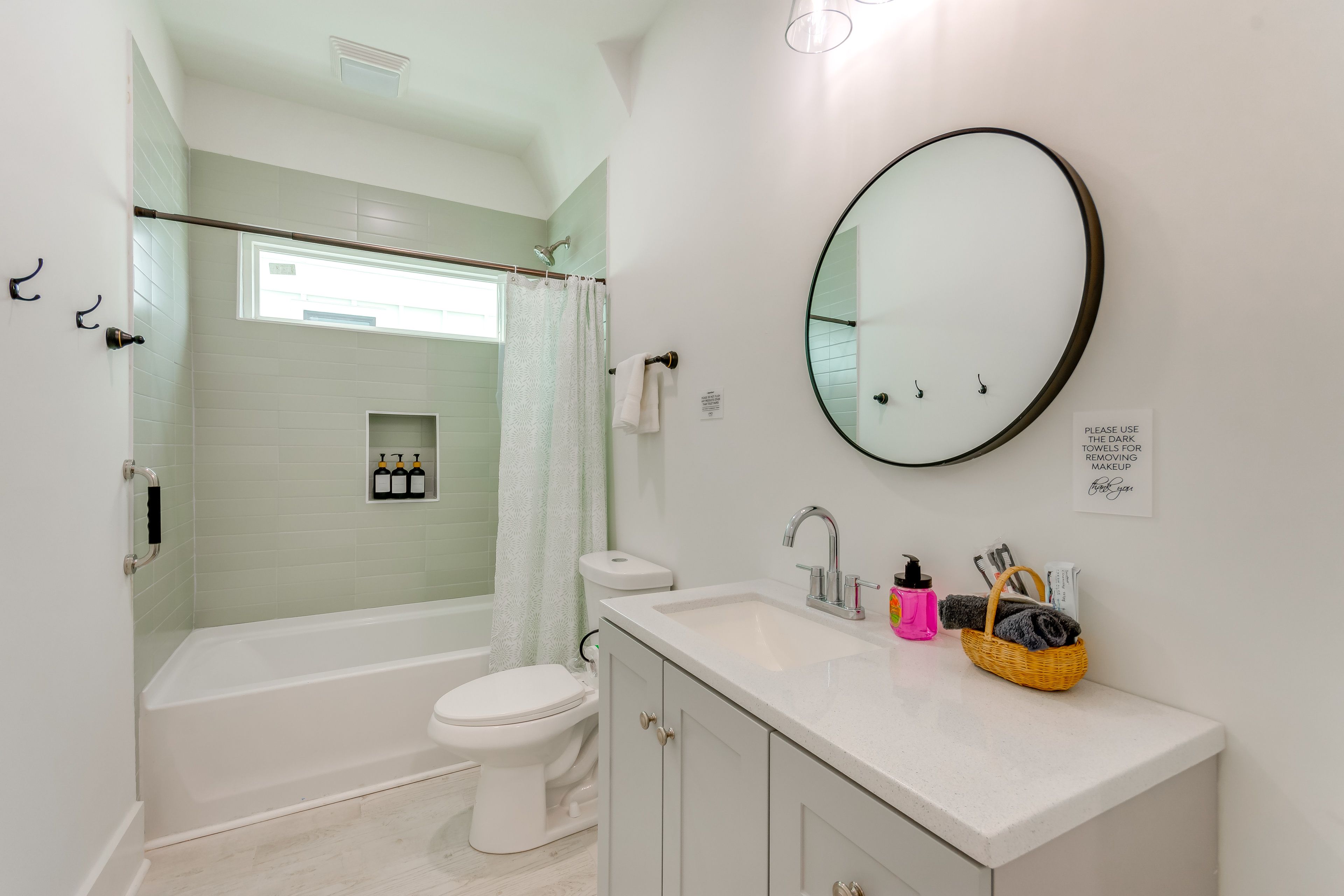Full Bathroom | 2nd Floor