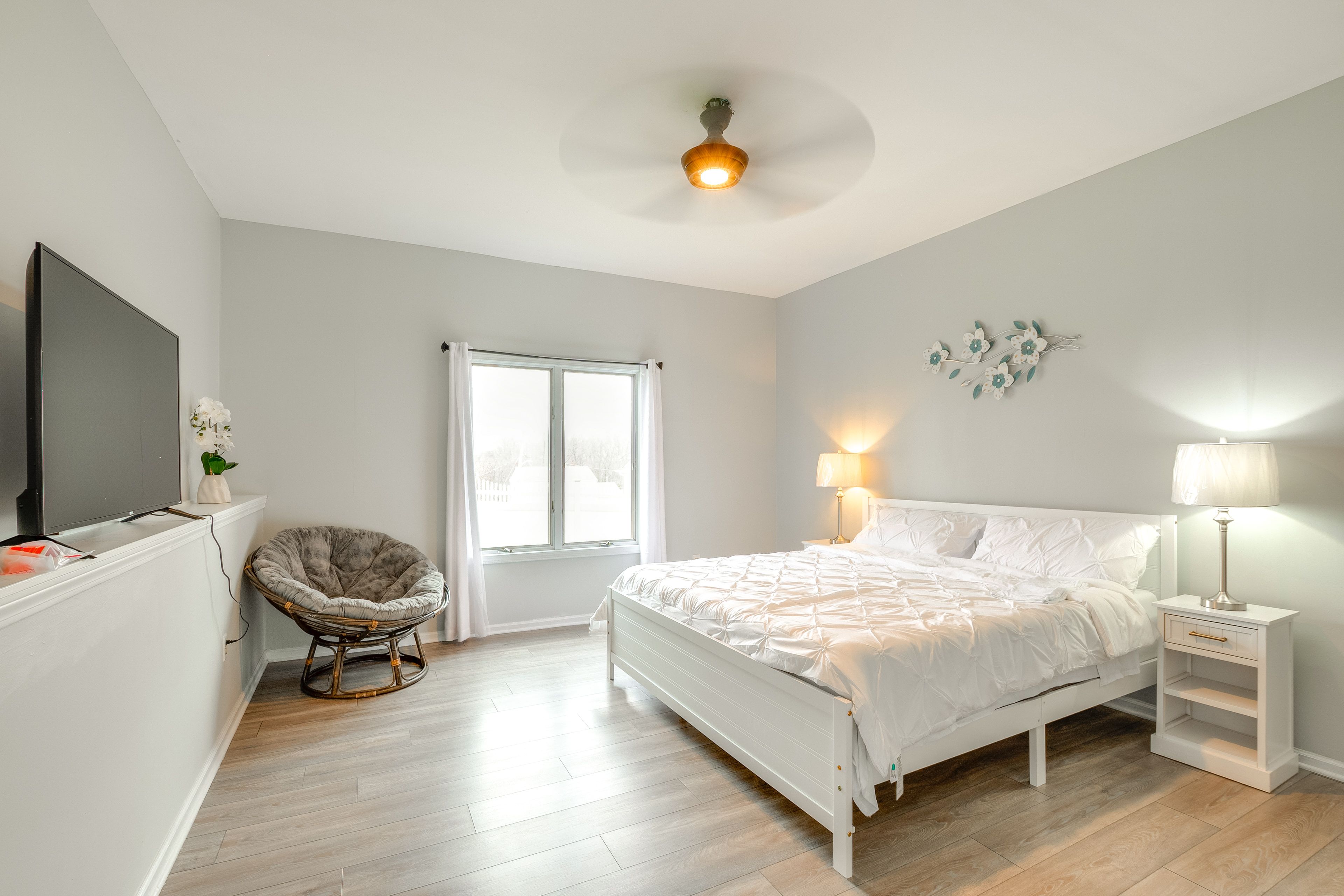 Bedroom 1 | King Bed | Linens Provided