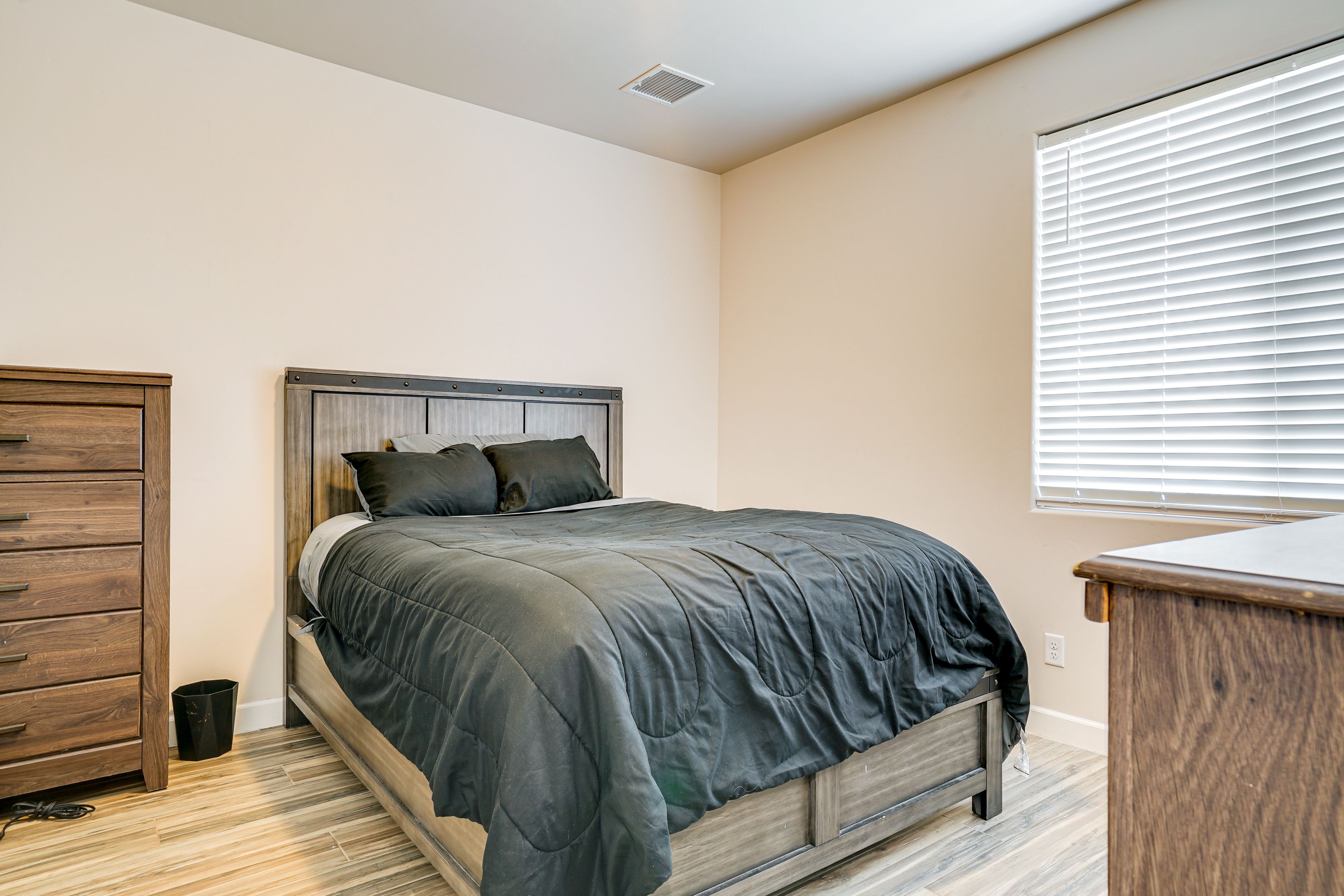 Bedroom 3 | Queen Bed | Smart TV