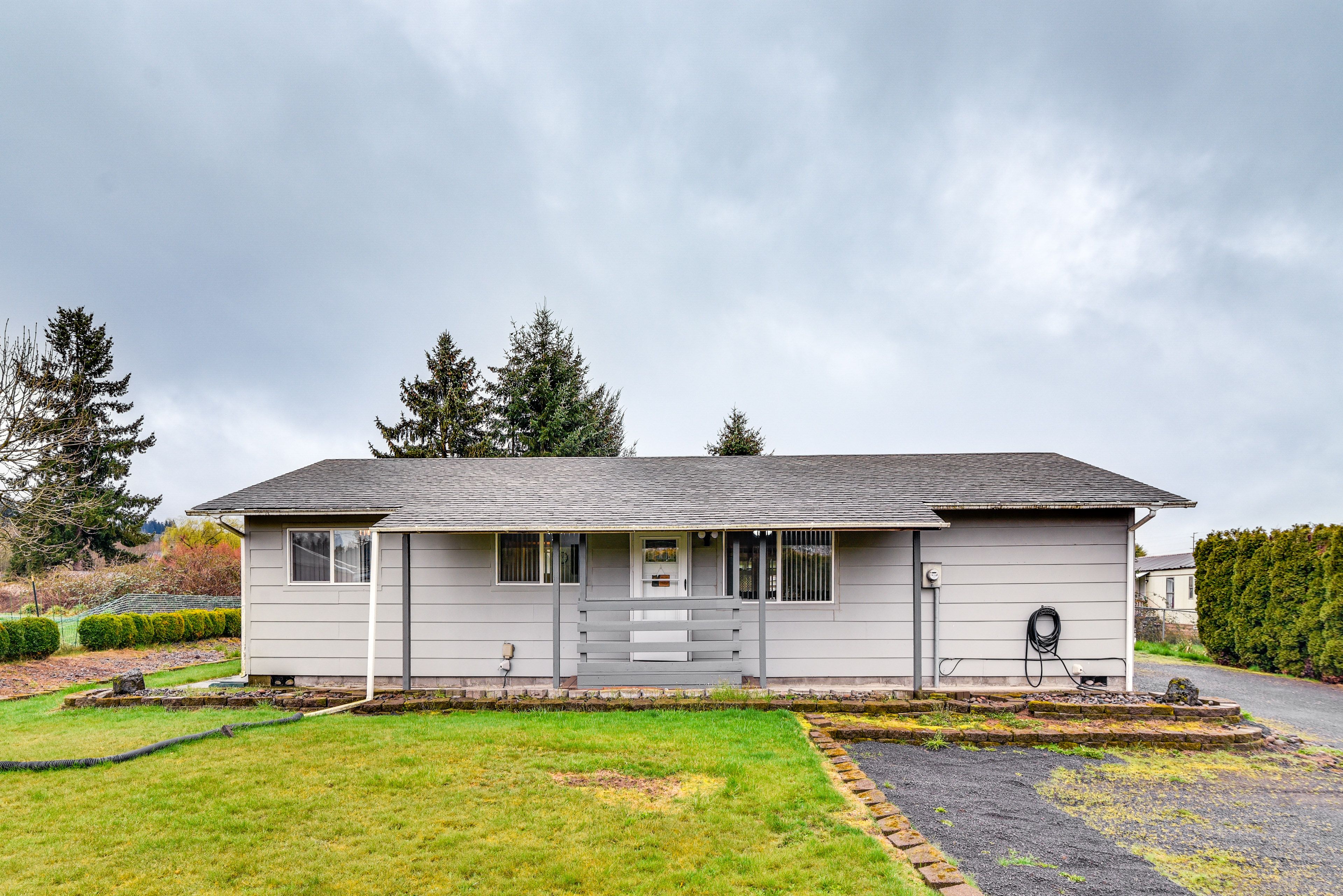 Home Exterior | Parking | Driveway (5 Vehicles)