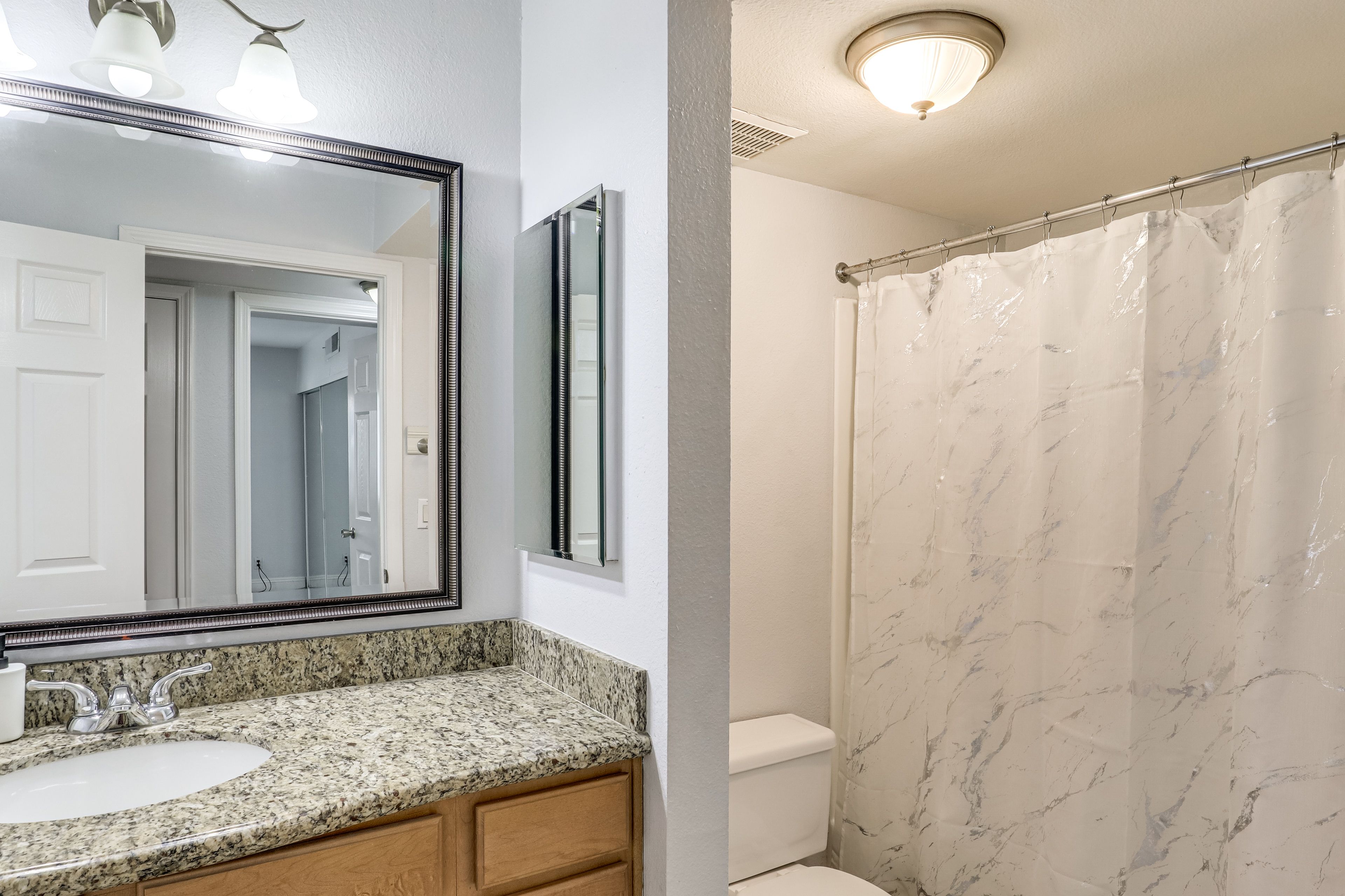 Full Bathroom | Complimentary Toiletries