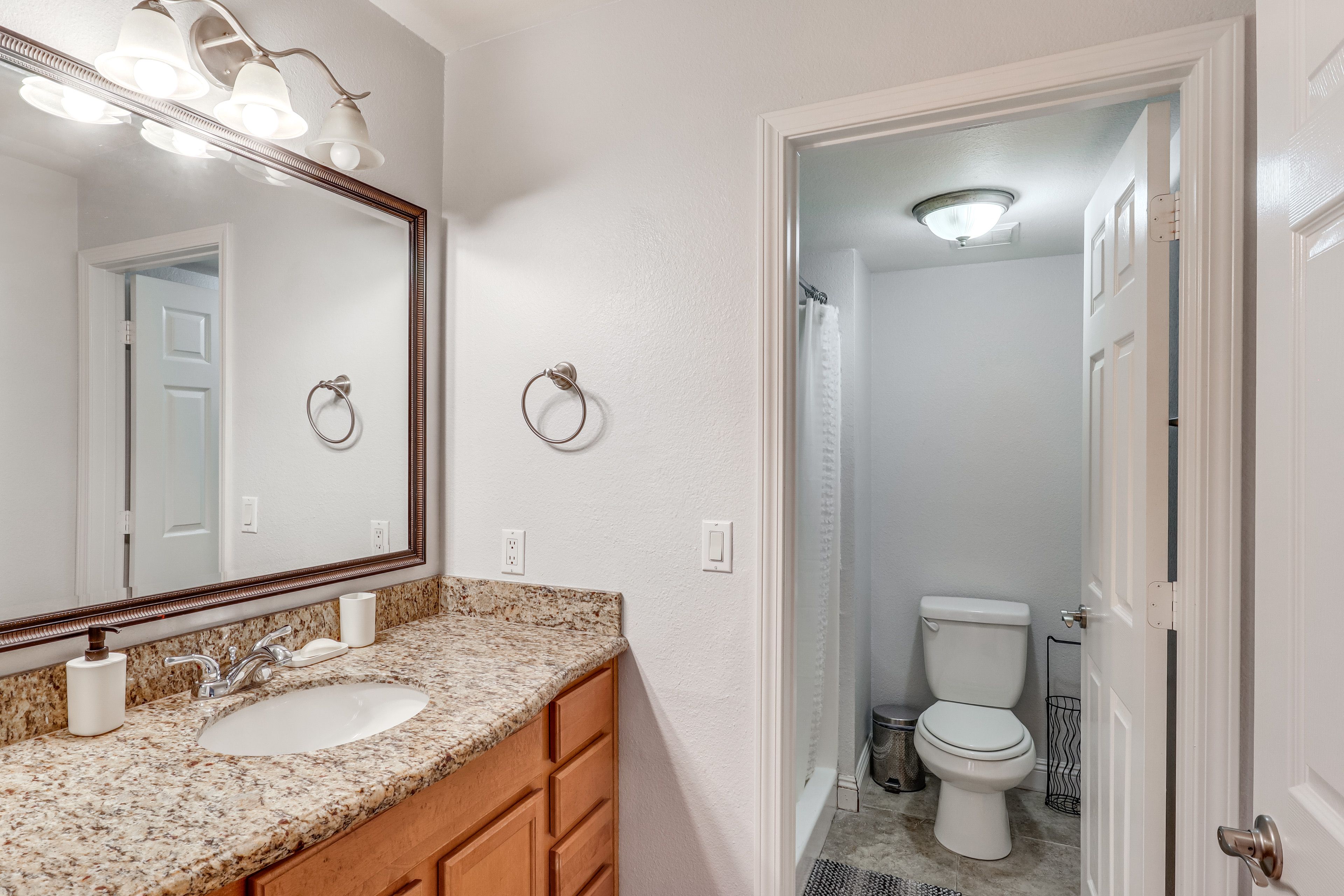 En-Suite Bathroom | Towels Provided