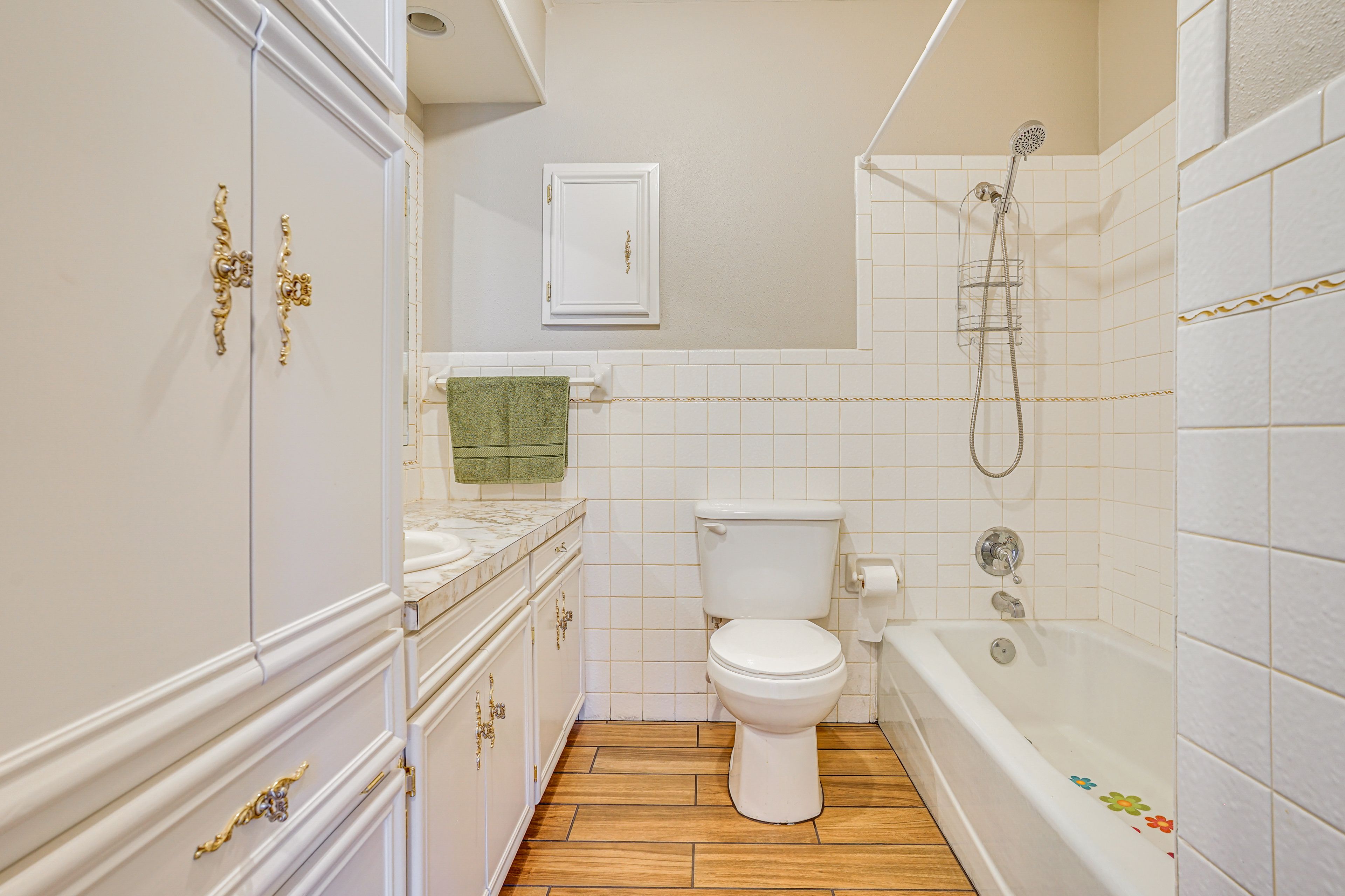 Bathroom | Towels Provided