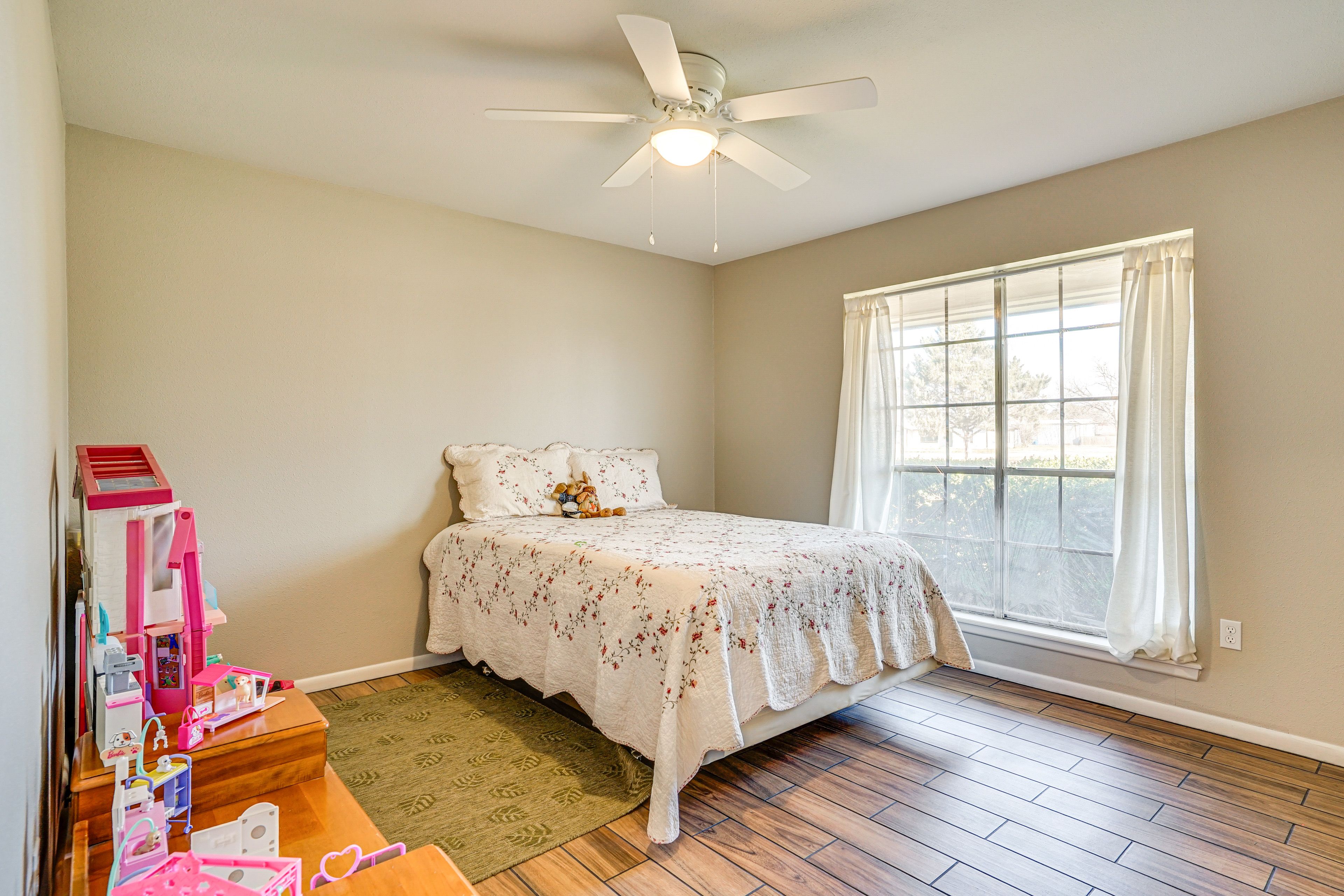 Bedroom 1 | Queen Bed | Linens Provided