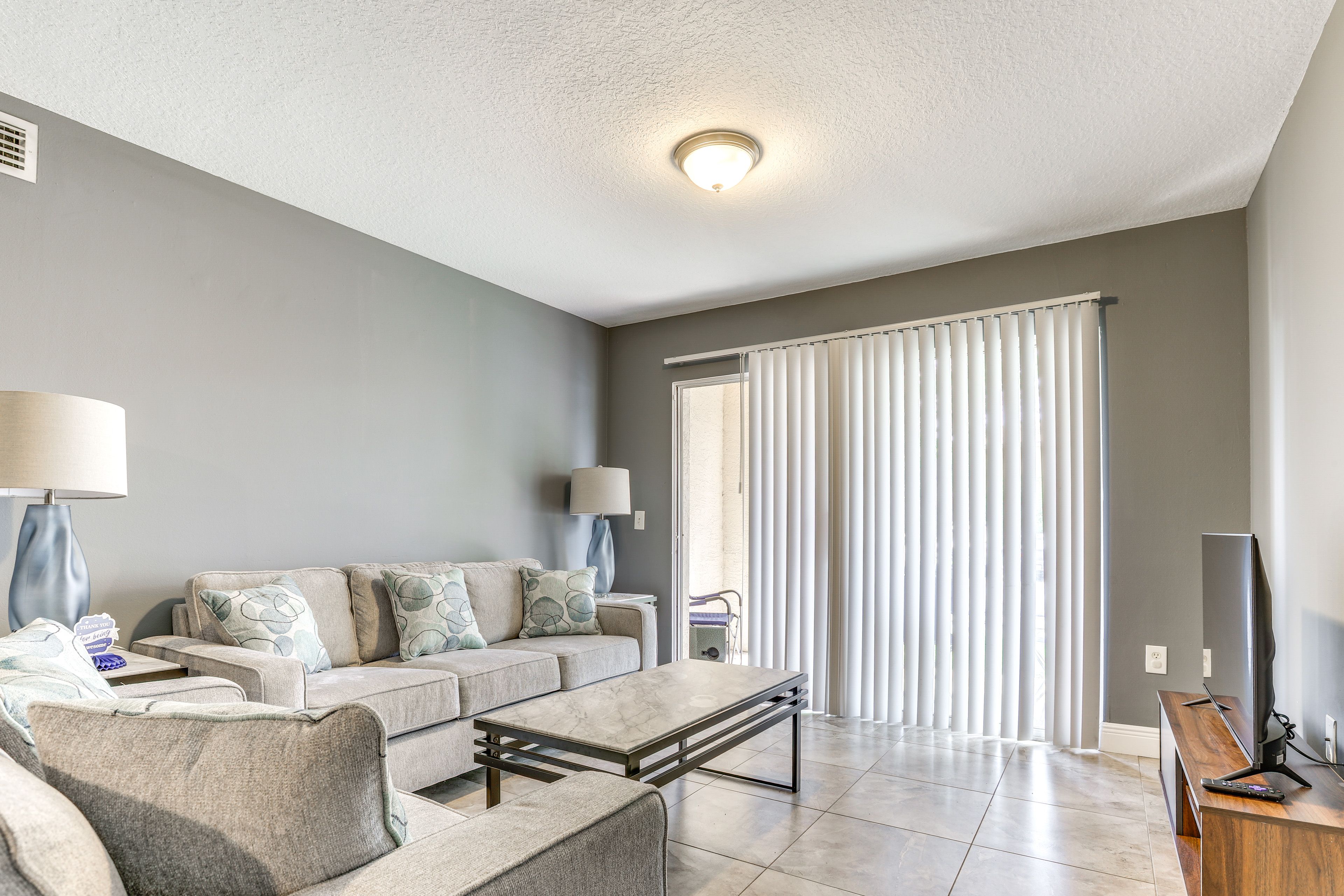 Living Room | Central A/C & Heat | Free WiFi | Smart TV