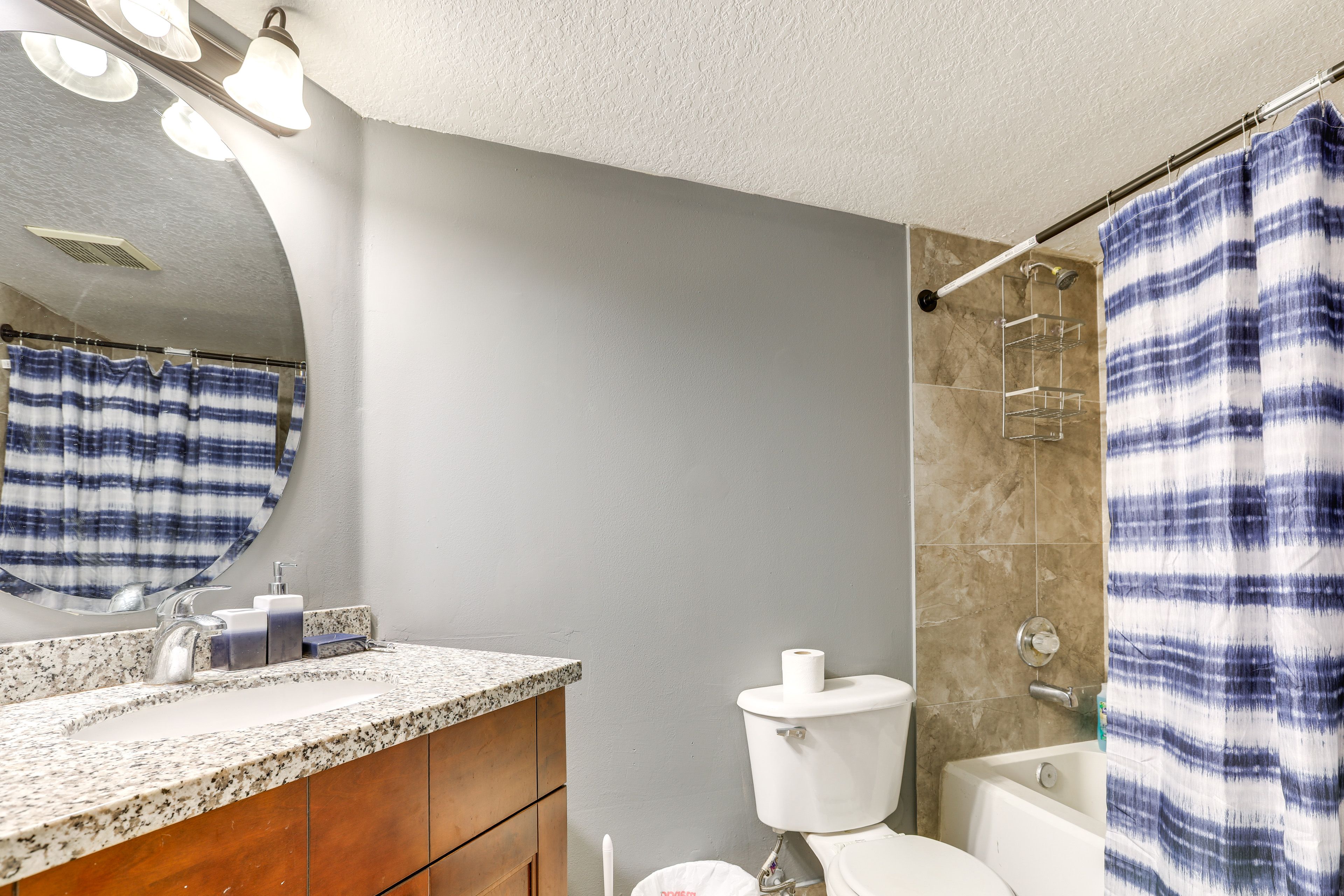 Full Bathroom | Shower/Tub Combo