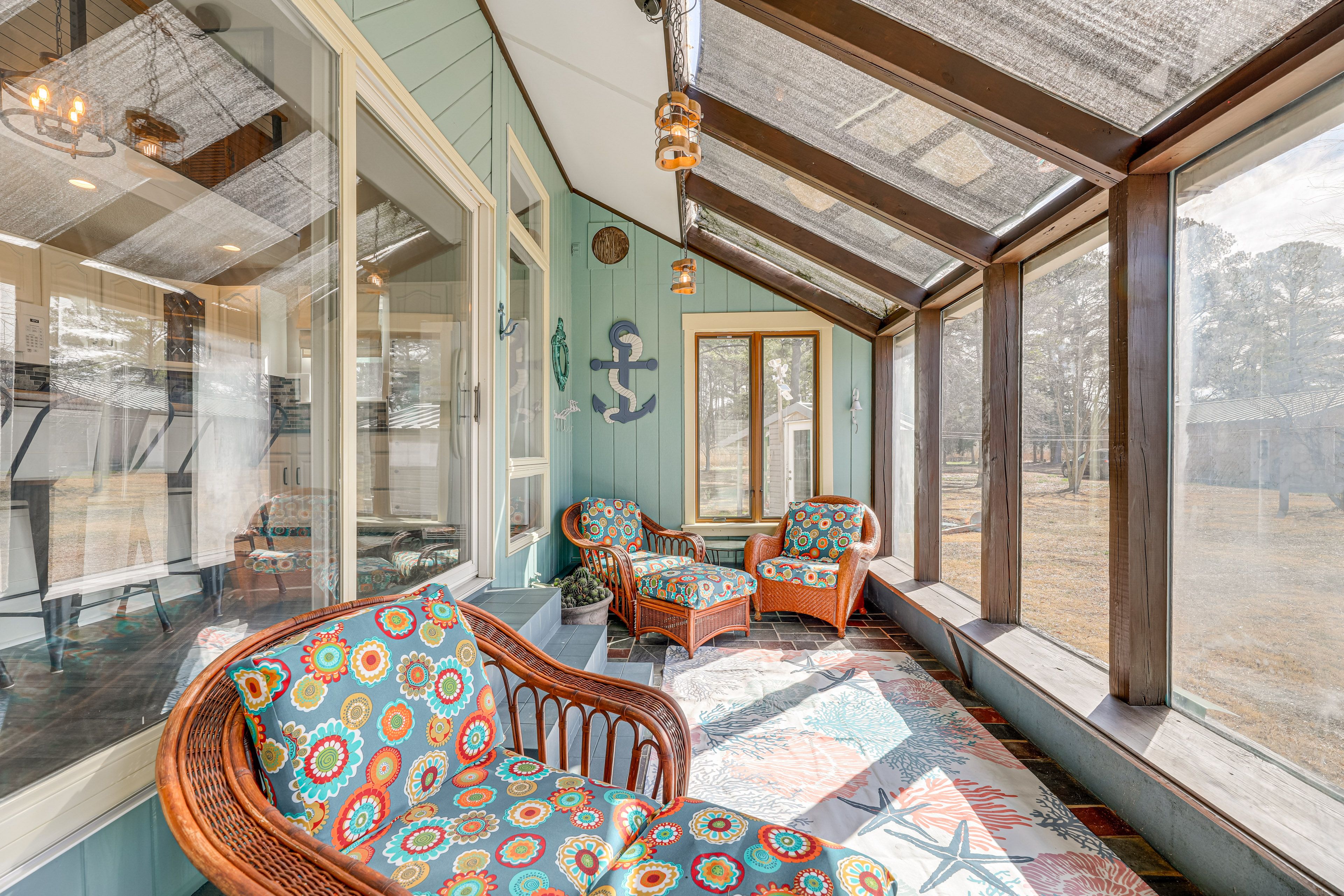 Sunroom | Free WiFi