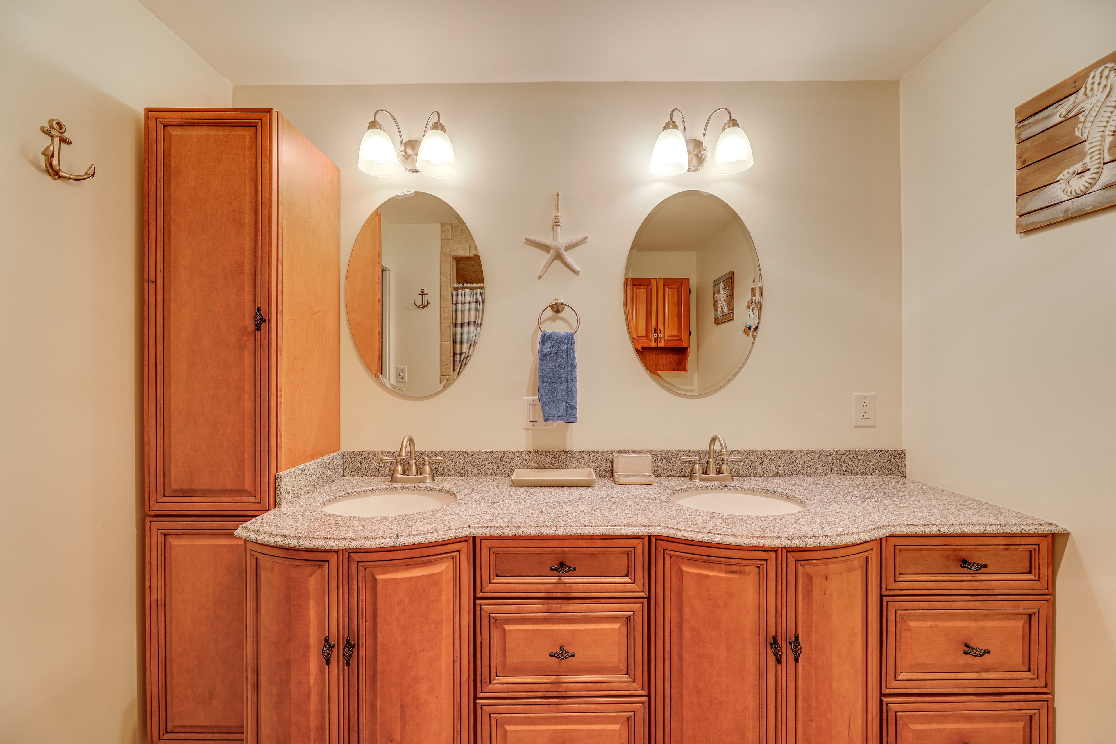 Full Bathroom | 1st Floor